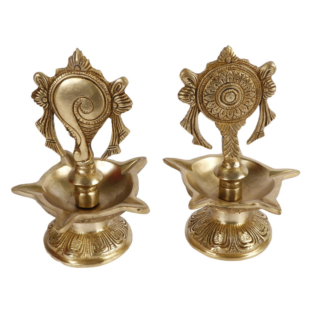 Artvarko Brass Shankha Chakra Villaku Shankh and Chakra Traditional Oil Lamp 6.5 Inch