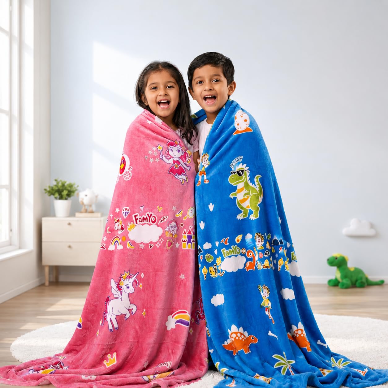 Famyo Glow in The Dark Blanket for Kids, Pack of 2, Queen Size Kafalo