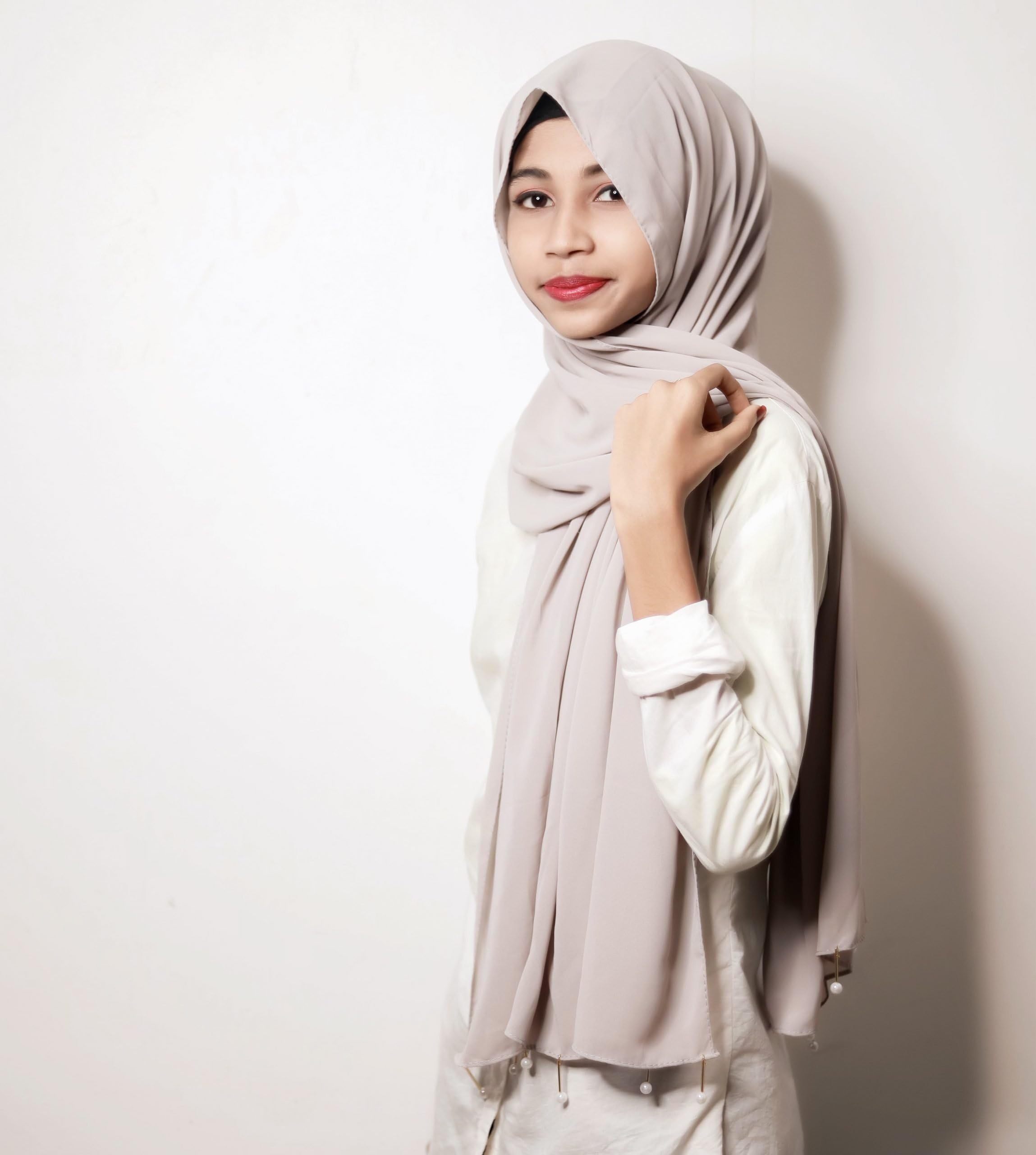 Urshia Georgette Pearl Hijab With Moti Latkan and Diamond Accents (Levender Grey)
