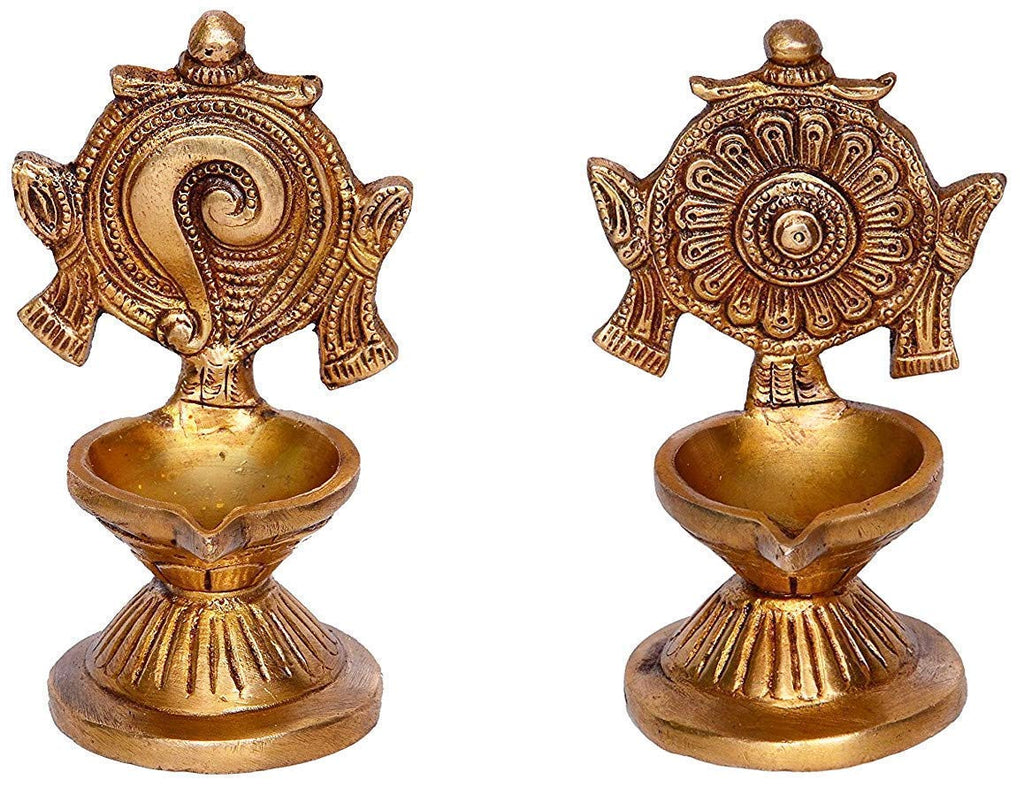 Artvarko Brass Lord Vishnu Shankh Chakra Design Nila Vilakku Brass Aarti Diya Deepak Oil Lamp Deepam for Home / Temple Decor 4 Inch