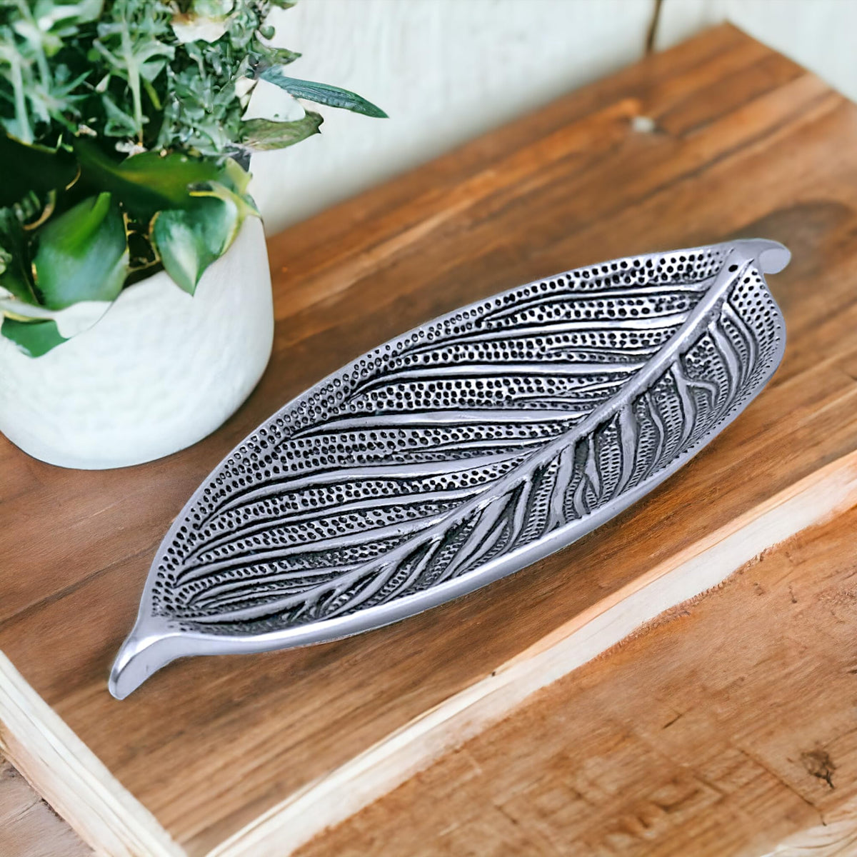 KridayKraft Hand Crafted Metal Leaf Shape Silver Plated Tray Perfect for Home Centre Table Serving Dry Fruits (Silver, Pack of 1)