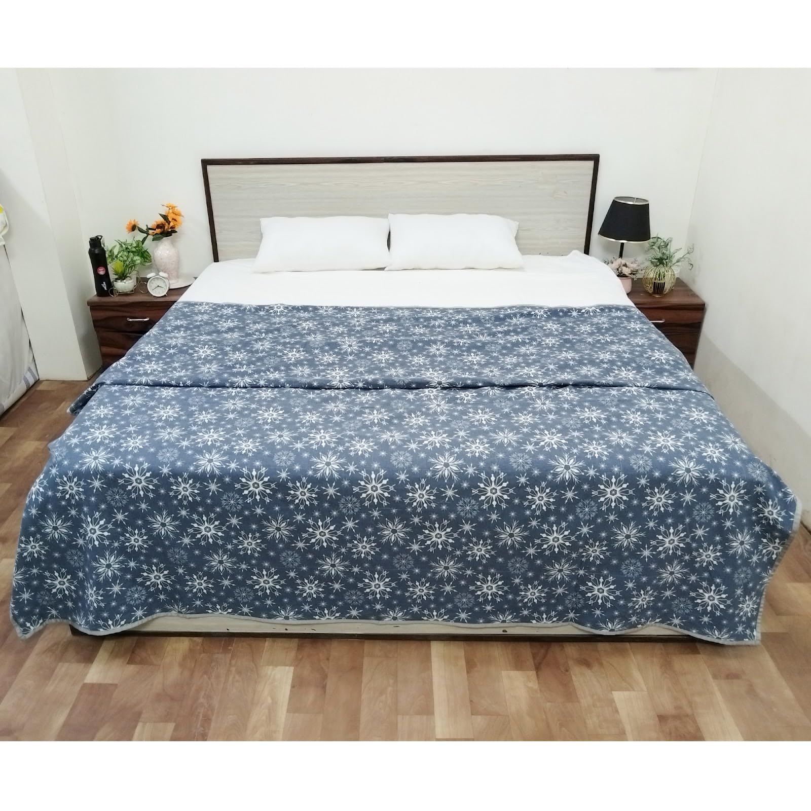 Premium Flannel Dohar for Double Bed | Ultra Soft & Lightweight AC Blanket | Breathable All Season Blanket Ac Quilt for Summer & Mild Winter | Machine Washable (84x90 Inches)_Navy Snowflake Kafalo