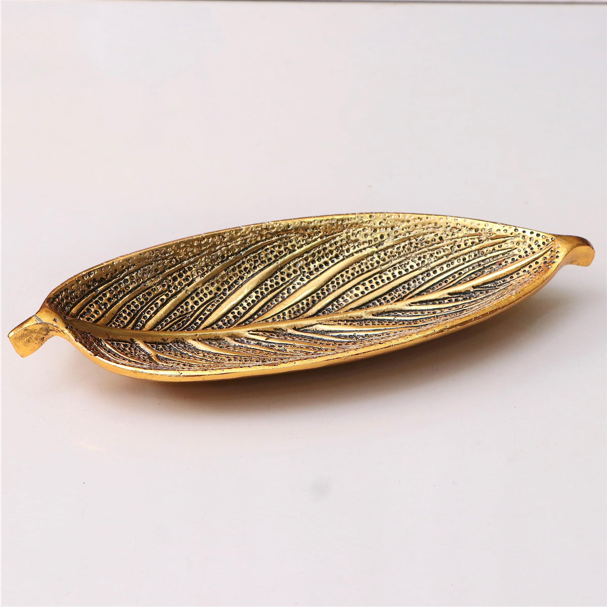 KridayKraft Hand Crafted Metal Leaf Shape Tray with Collectible Art Perfect for Home Centre Table Serving Dry Fruits (Golden, Pack of 1)