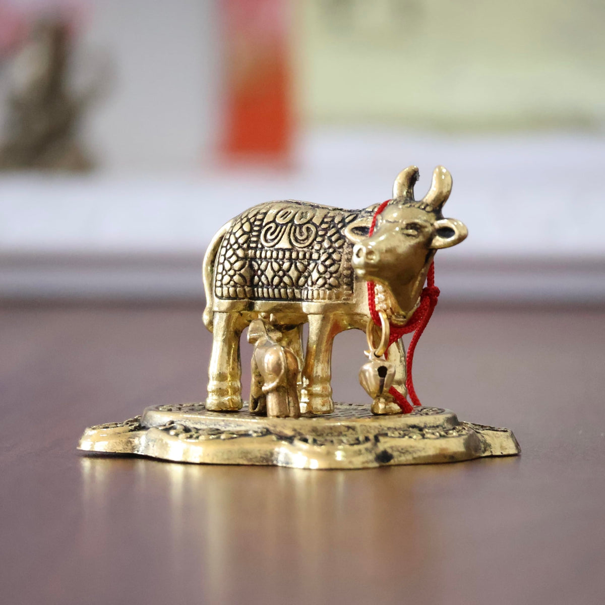 KridayKraft Kamdhenu Cow with Calf Metal Rajasthani Handicrafts Decorative Showpiece for Gifting Anniversary Valentine's Day (Golden)