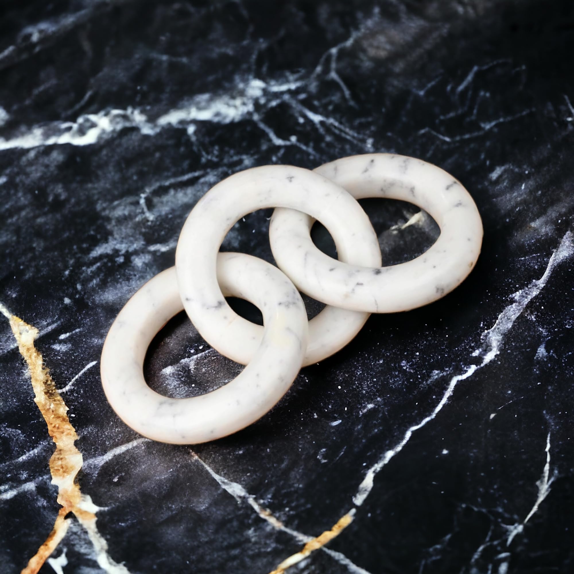 SAUDEEP INDIA Elegant 3-Link Marble Circle White Chain Link Knot- Modern Coffee Table Decor Items- Bookshelf Home Decor, Table Decorations for Living Room or Office(10x4.5 in)