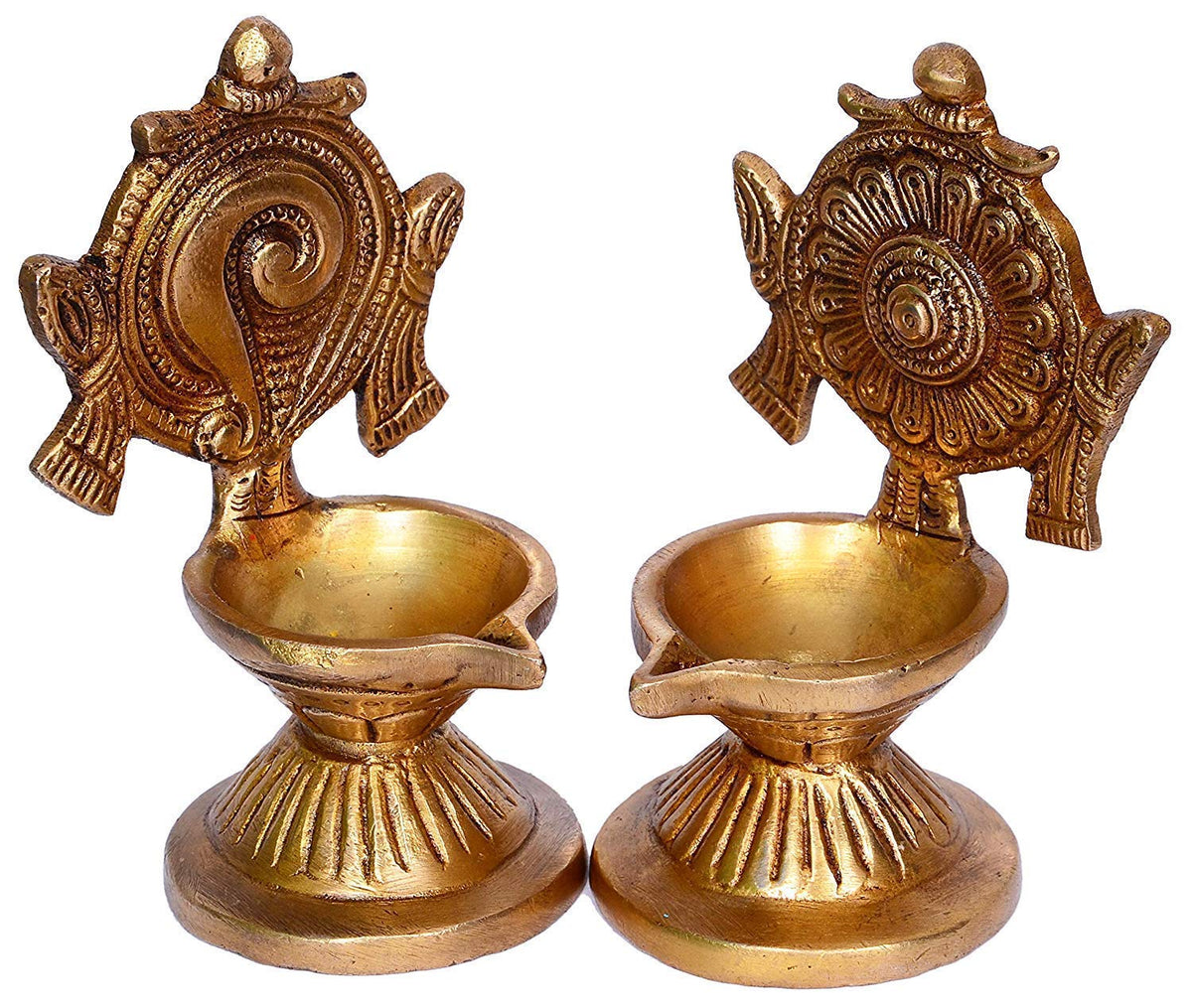 Artvarko Brass Lord Vishnu Shankh Chakra Design Nila Vilakku Brass Aarti Diya Deepak Oil Lamp Deepam for Home / Temple Decor 4 Inch