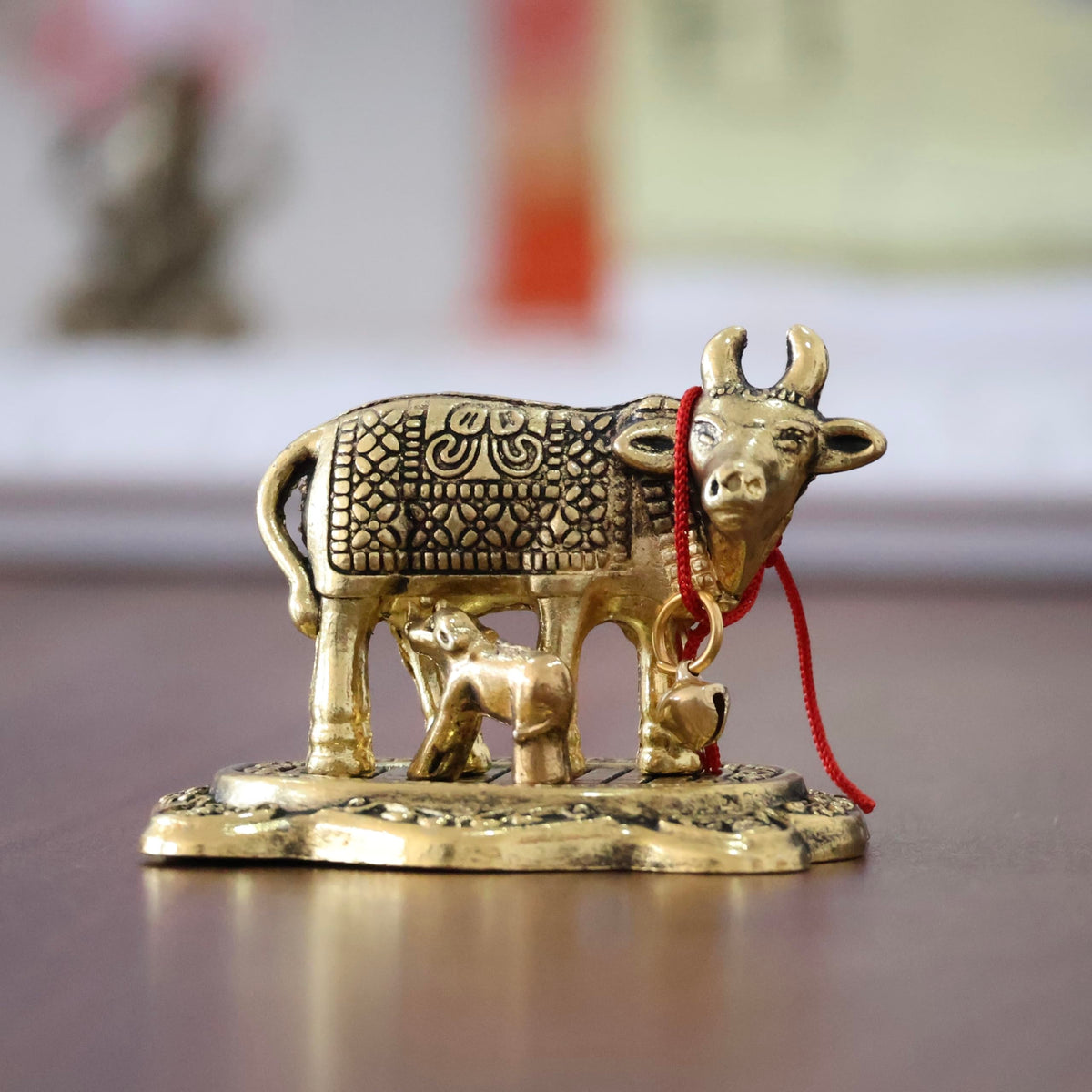 KridayKraft Kamdhenu Cow with Calf Metal Rajasthani Handicrafts Decorative Showpiece for Gifting Anniversary Valentine's Day (Golden)