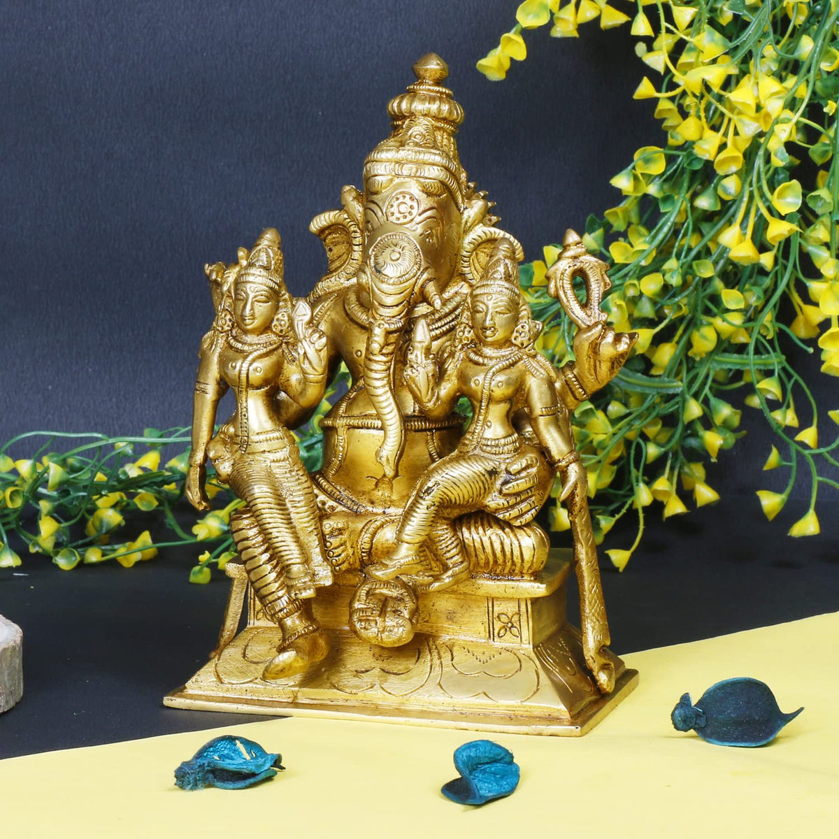 ARTVARKO Brass Ganesh with Riddhi Siddhi Idol Ganesha Bhagwan Statue Ganpati Murti for Home Entrance Décor Gift Diwali Festival Good Luck Marriage Mandir Height 7 Inches