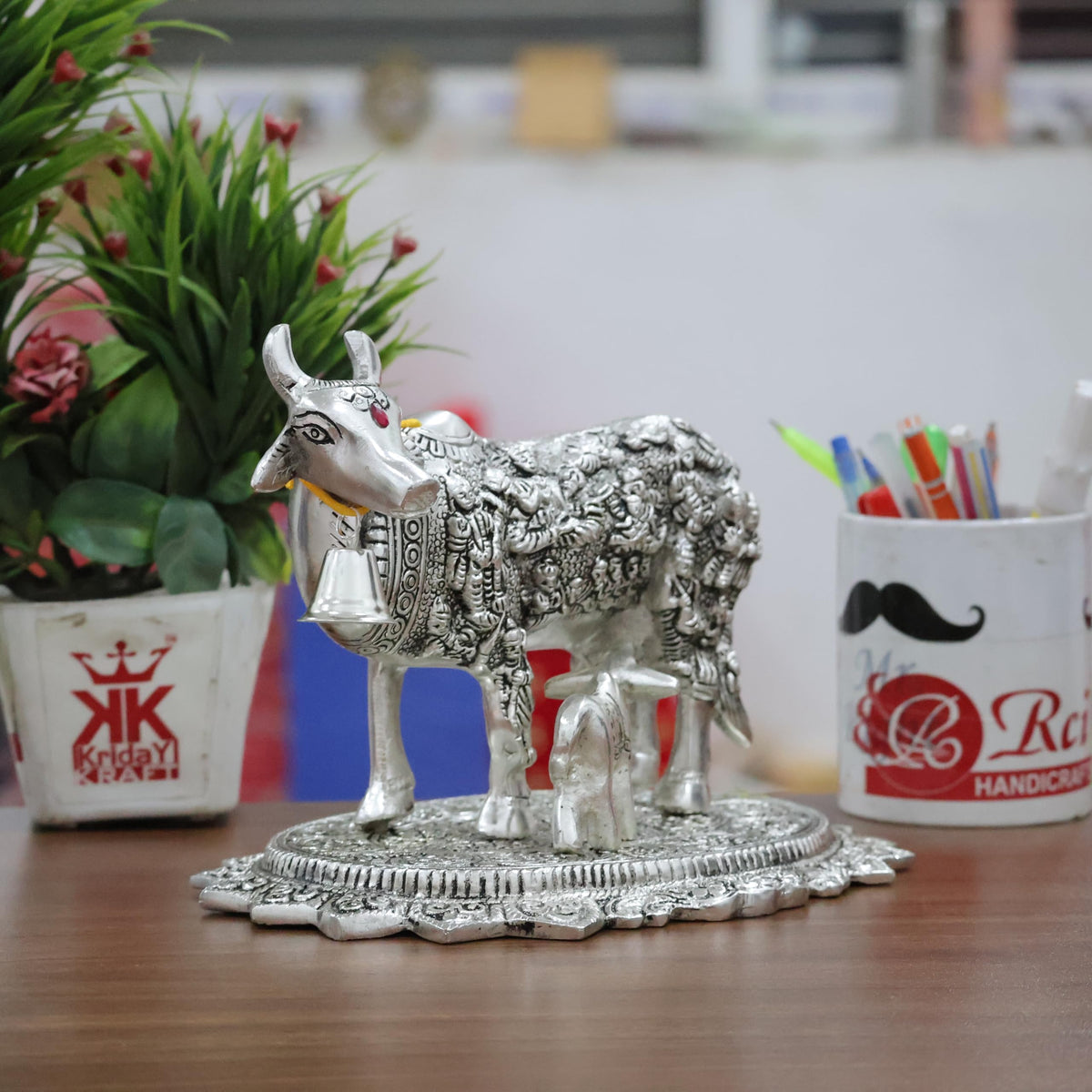 Kamdhenu Cow with Calf Idol for Home Decor | Metal Cow Statue with Intricate Embossed Design | Vastu & Pooja Decorative Showpiece | Temple, Office, Housewarming & Gift Item (Silver)