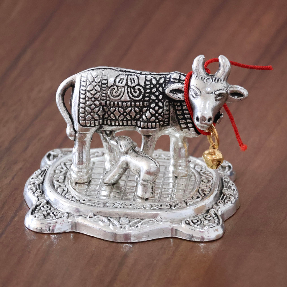 KridayKraft Kamdhenu Cow with Calf Metal Rajasthani Handicrafts Decorative Showpiece for Gifting Anniversary Valentine's Day (Silver)
