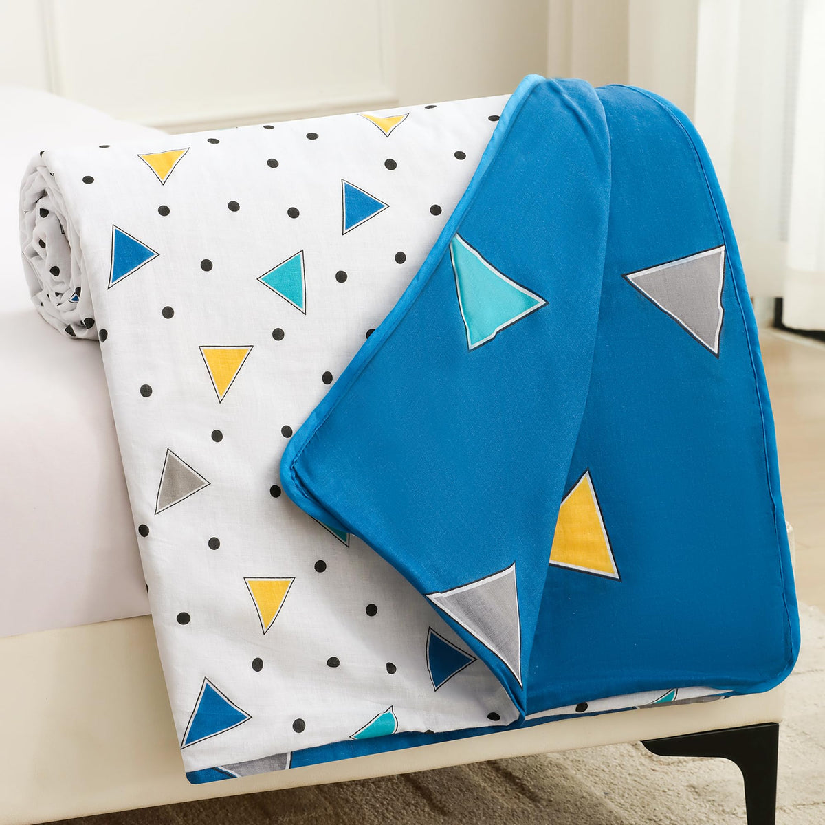 Story@Home Dohar Single Bed 100% Cotton AC Blanket for Summer 144x 220CM, 150GSM Ac Comforter and AC Blanket for Summer|White & Blue Geometric Pattern Reversible Duvet Quilt, All-Season Blanket Kafalo