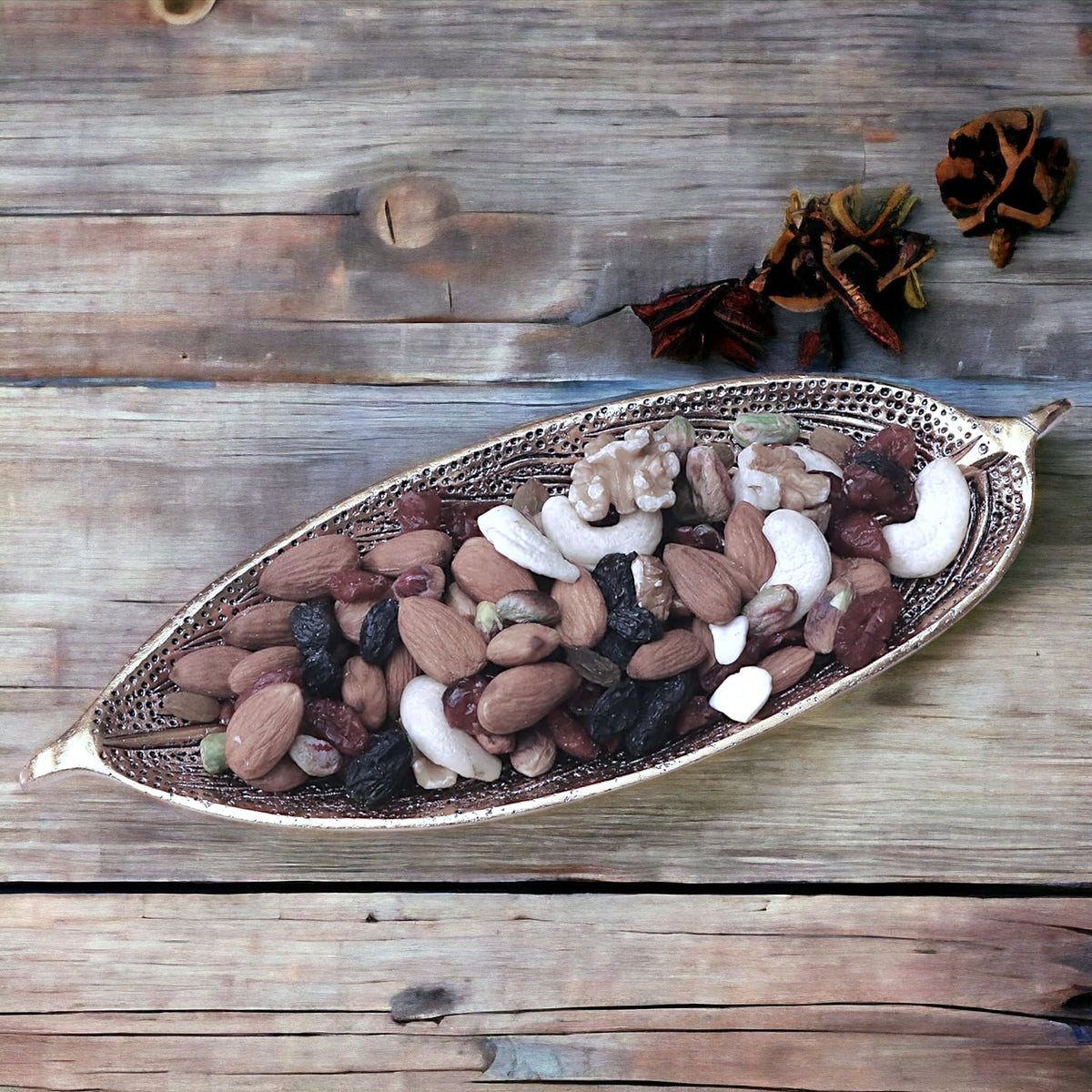 KridayKraft Hand Crafted Metal Leaf Shape Silver Plated Tray Perfect for Home Centre Table Serving Dry Fruits (Silver, Pack of 1)
