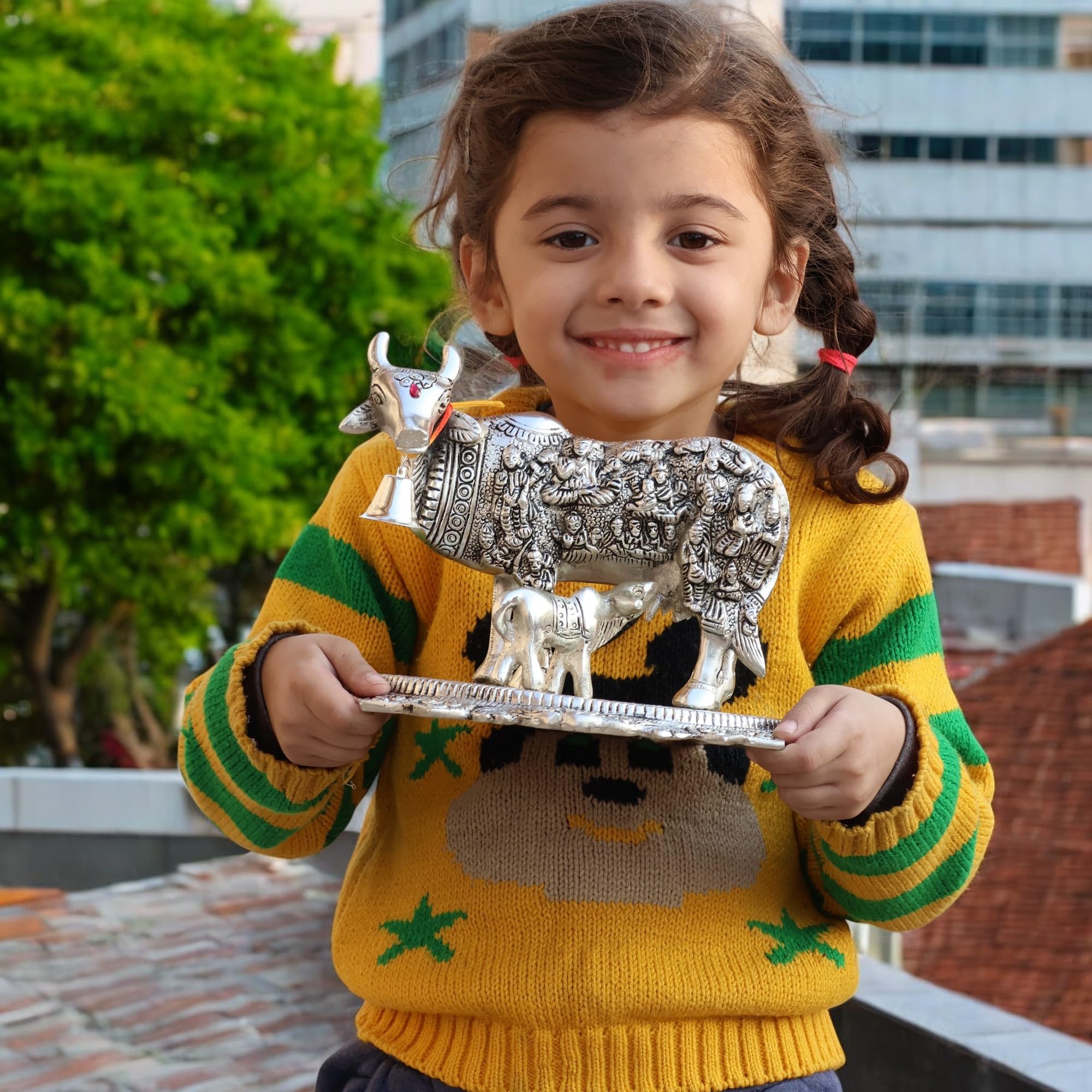 Kamdhenu Cow with Calf Idol for Home Decor | Metal Cow Statue with Intricate Embossed Design | Vastu & Pooja Decorative Showpiece | Temple, Office, Housewarming & Gift Item (Silver)