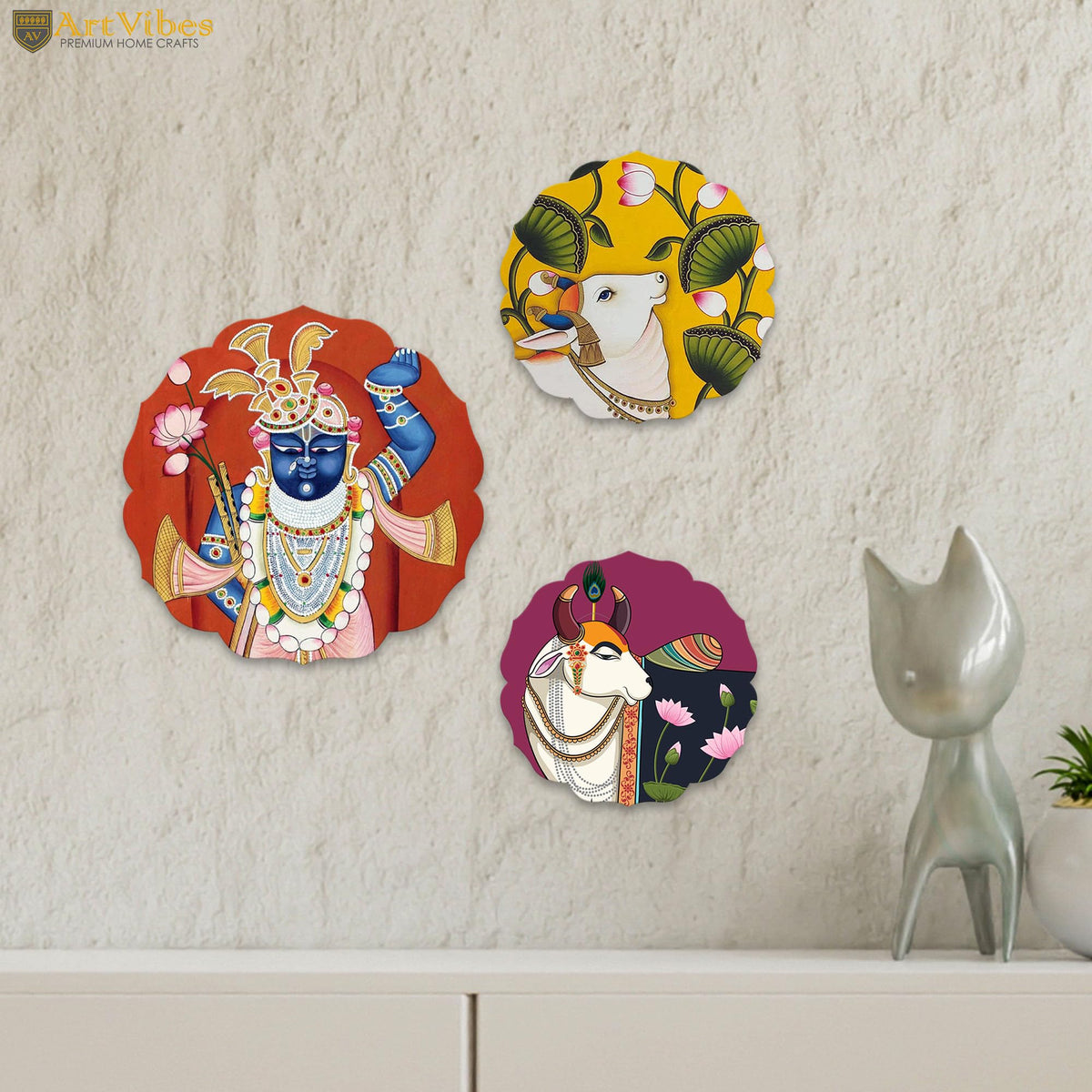 Artvibes Shrinath Ji & Cow Pichwai Art Round Shape MDF Wooden Wall Decor Items | Living Room | Handcrafted Art | Wall Poster | Aesthetic Wooden Decor | Art Print | Unique Gift (WH_8805N), Set of 3