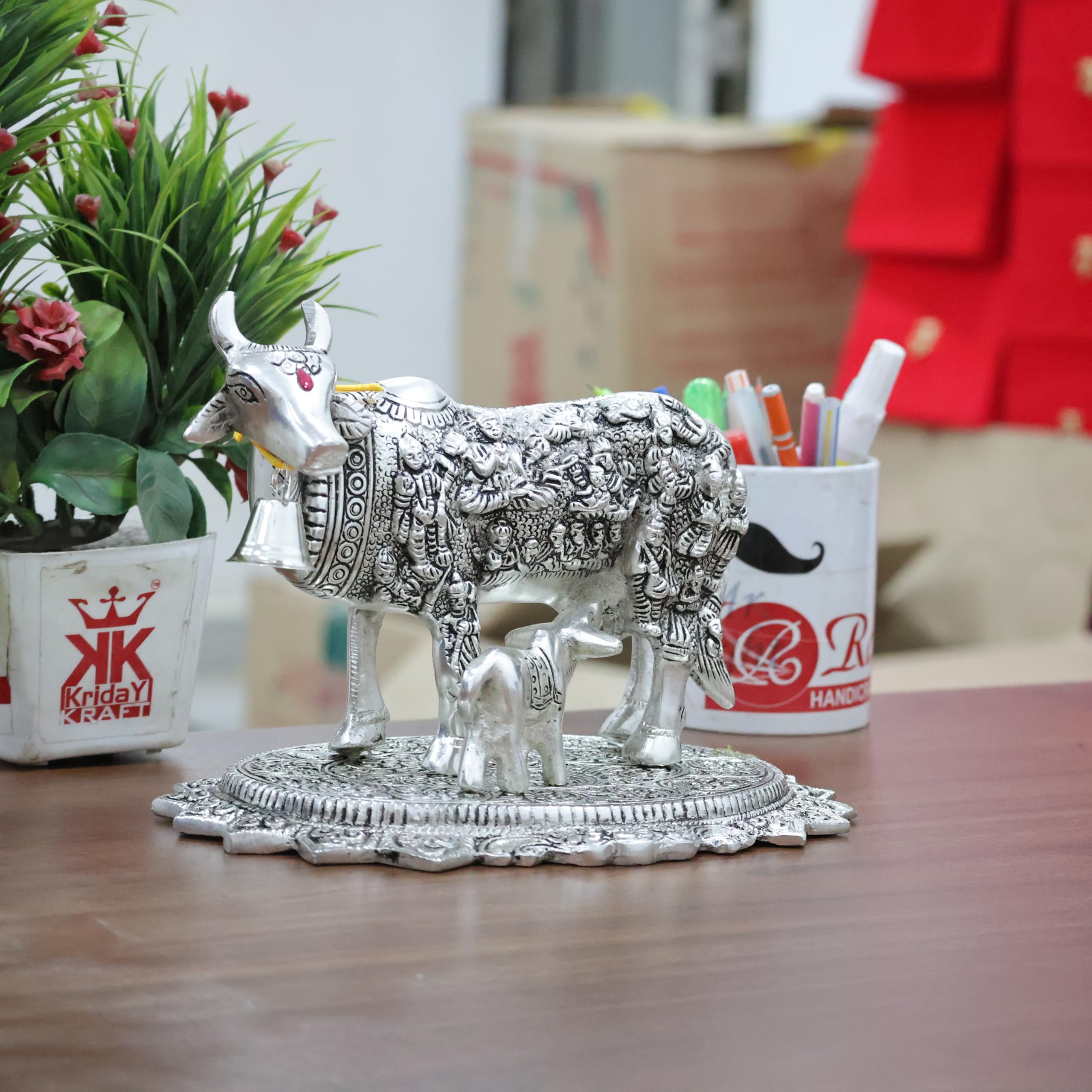 Kamdhenu Cow with Calf Idol for Home Decor | Metal Cow Statue with Intricate Embossed Design | Vastu & Pooja Decorative Showpiece | Temple, Office, Housewarming & Gift Item (Silver)