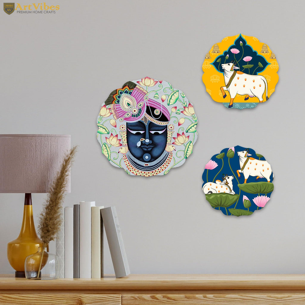 Artvibes Shrinath Ji & Sacred Cow Pichwai Art Round Shape MDF Wooden Wall Decor Items | Living Room | Handcrafted Art | Wall Illustrations | Art Print | Aesthetic Wall Art | Gift (WH_8803NN), Set of 2