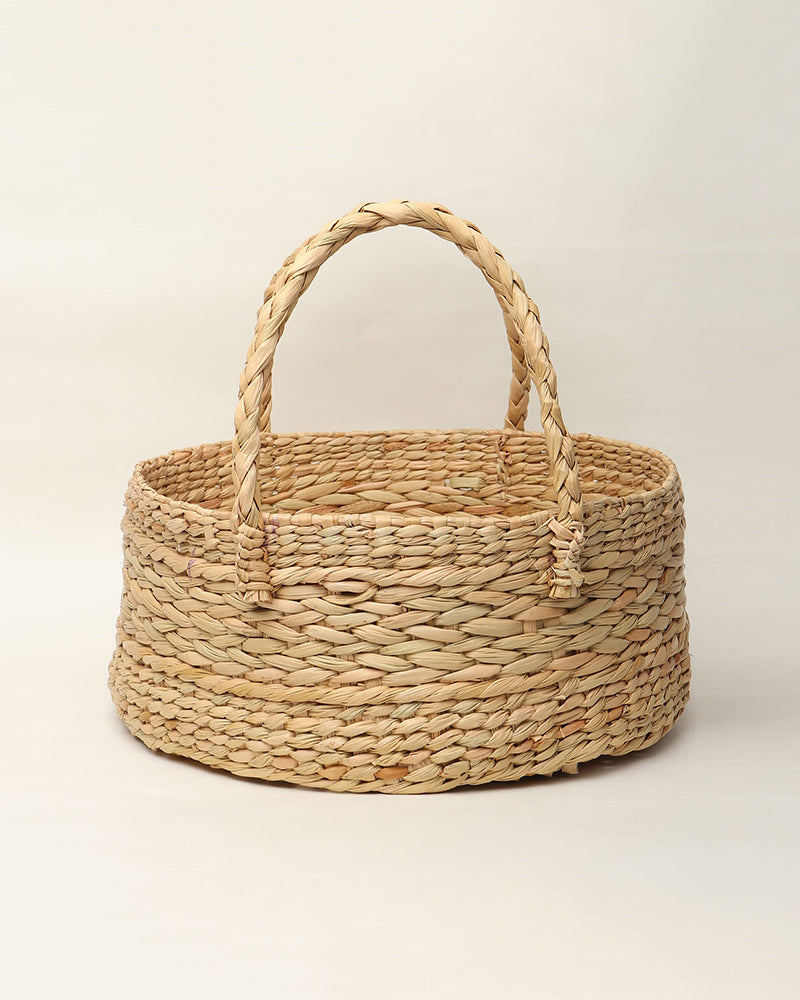Handwoven Seagrass Round Gift Hamper Basket for Elegant Home Storage and Gifting