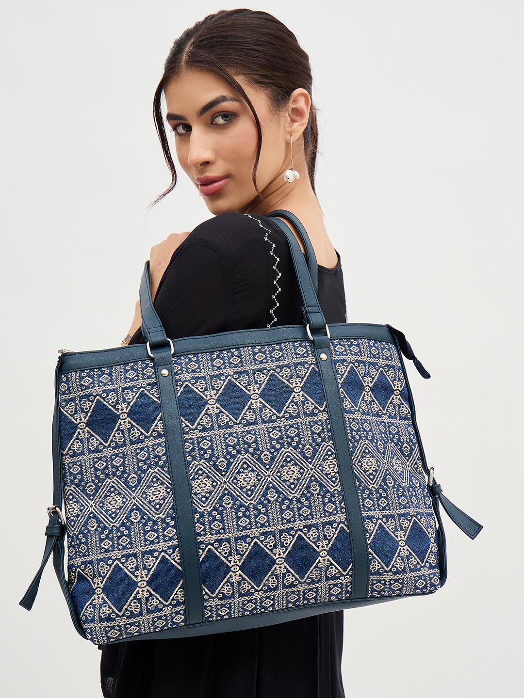 PRIMROSE Chevron Pattern Tote Bag for Women, Black and Beige (Navy Blue)