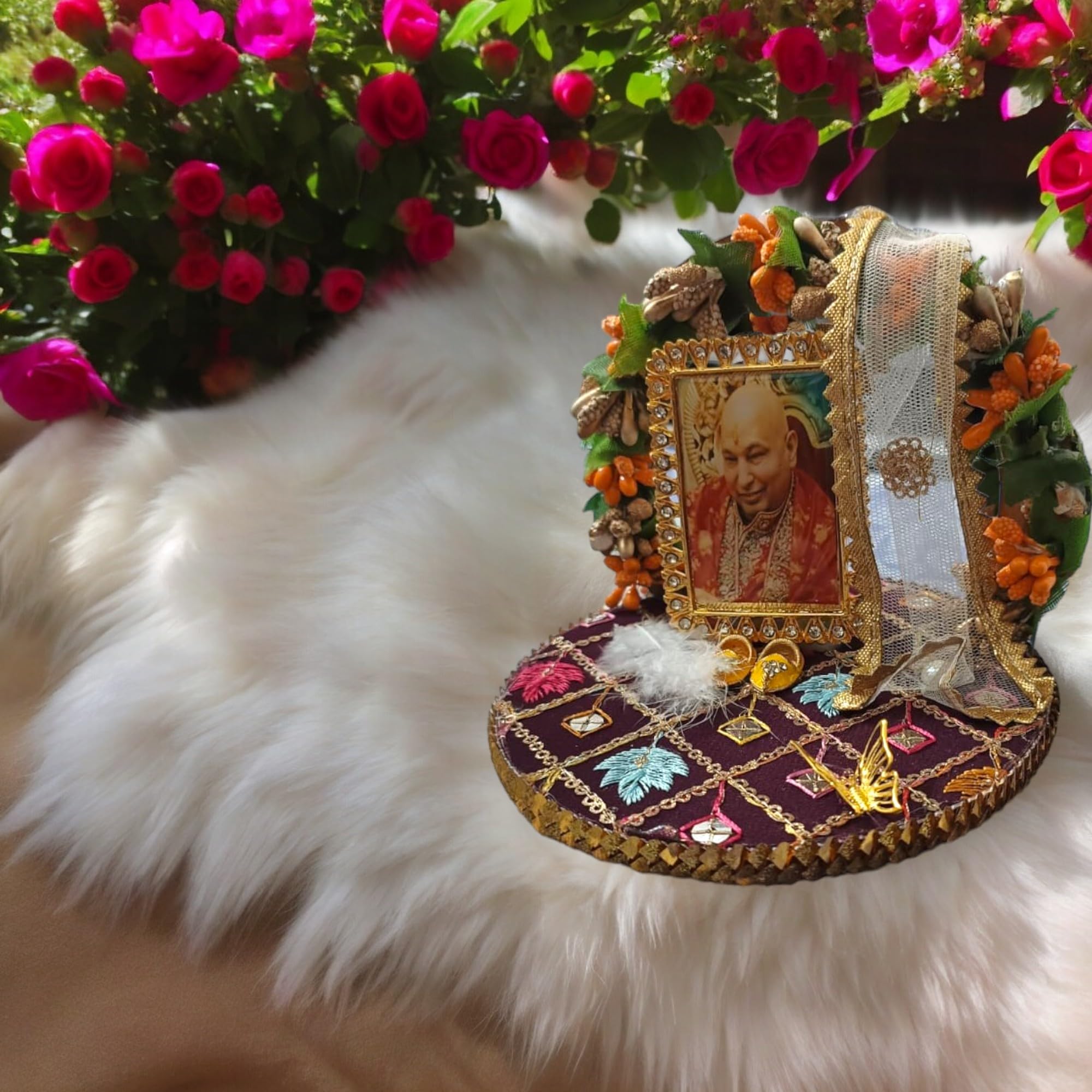 Tickle Cart Jai GURU JI | Guruji Darbar Includes Guruji Swaroop, Charan Paduka and Gold Plated Butterfly on mat | Imported Wood | Premium Fabric | Color : Multicolor