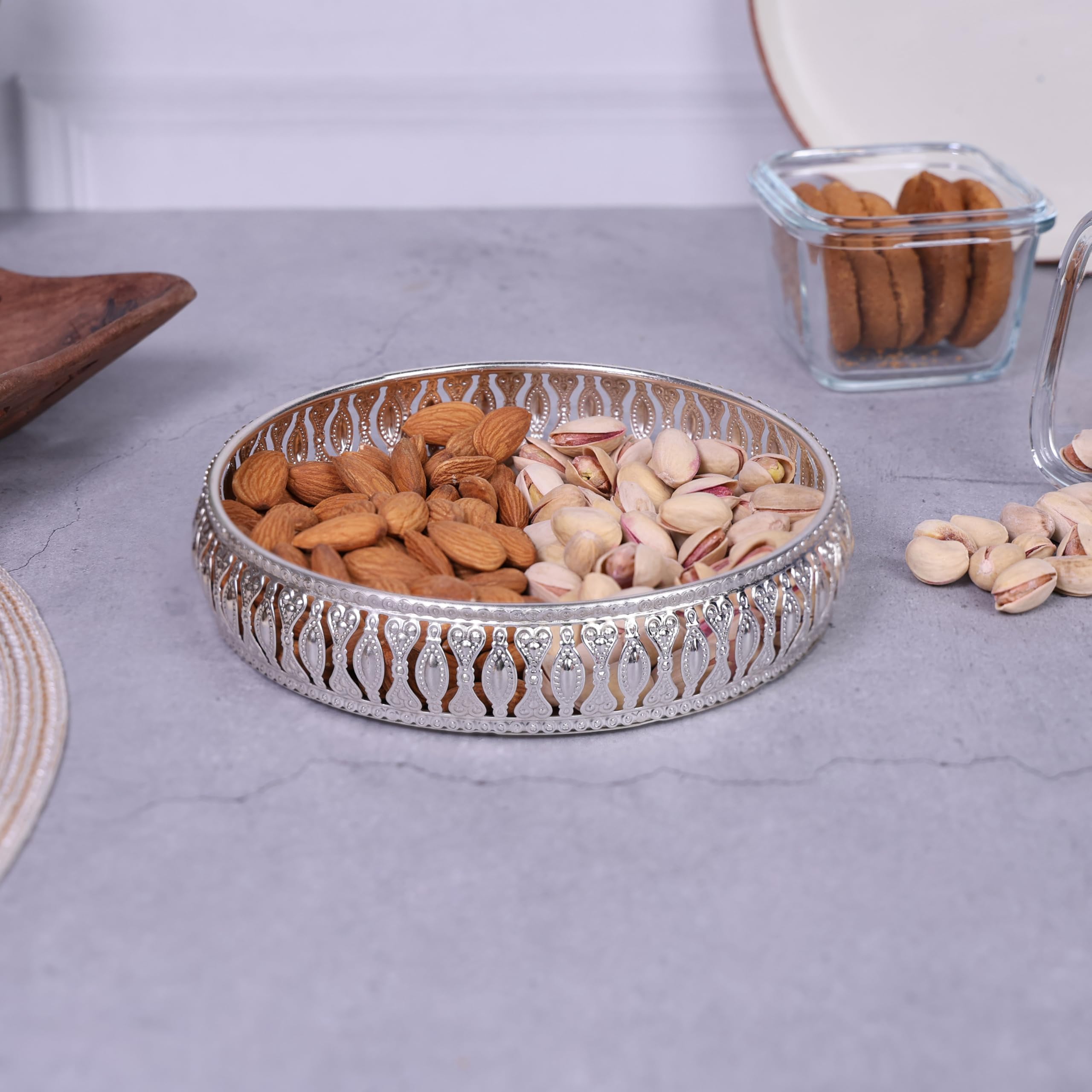 R Ayurveda Copper Round German Silver Plated Tray| Round Decorative Tray | Best Gift for Pooja | Décor | Diwali | Anniversary | House Warming | Birthday (Pack of 1) Size: 6x6 Inches with Gift Box