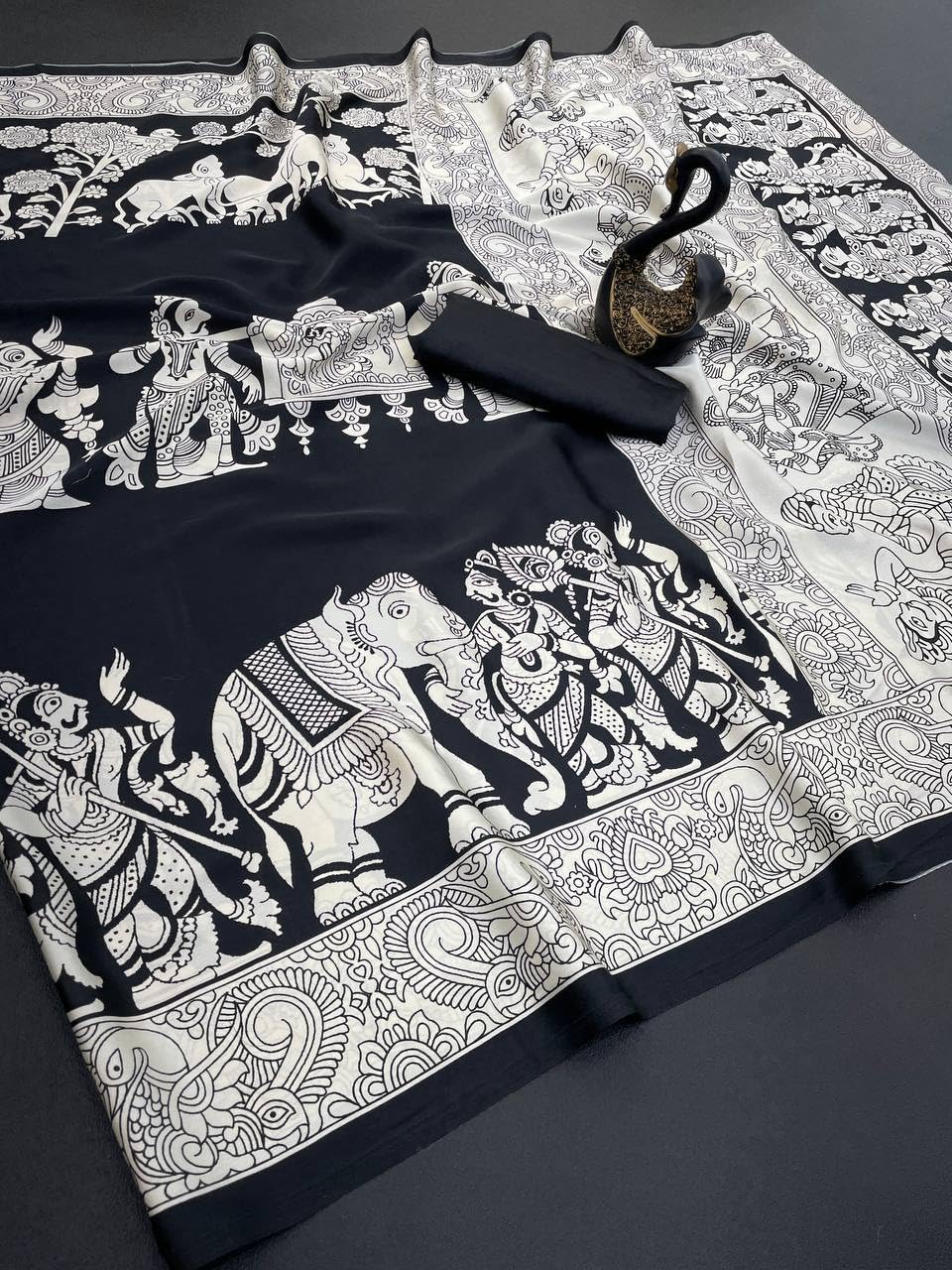 BRAHMAKHODAL Crepe Silk Saree Beautiful Ajrakh Kalamkari Print Design With Blouse Piece (Black1)