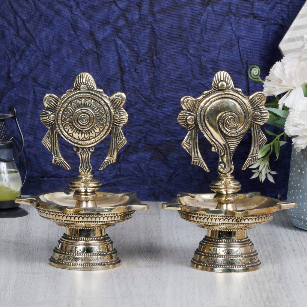 Artvarko Brass Chakra Shankh Villaku Vishnu Shankhu Chakra Deepam, Multi Wick Diya, Deepa, Traditional Oil Lamp for Pooja, Aarti, Home and Decor 6 Inches