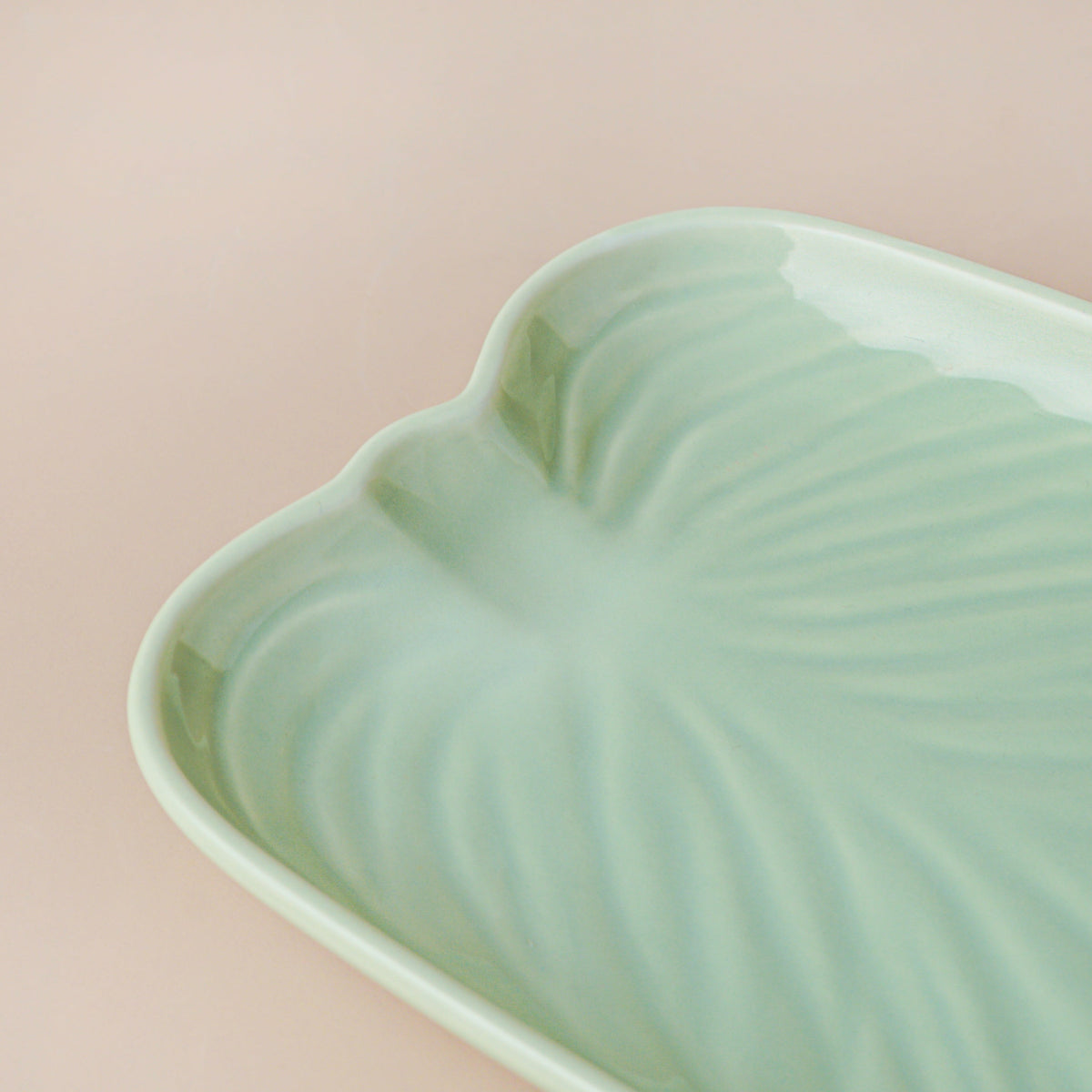 Taro Leaf Platter 10 Inch Nestasia