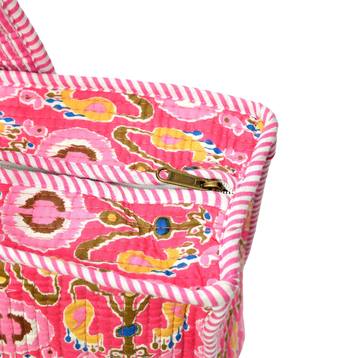 MITTICO Quilted Cotton Tote Bag – Handmade Large Travel Shoulder Bag with Zipper & Pockets – Lightweight, Durable & Stylish for Daily Use (Pink Floral)
