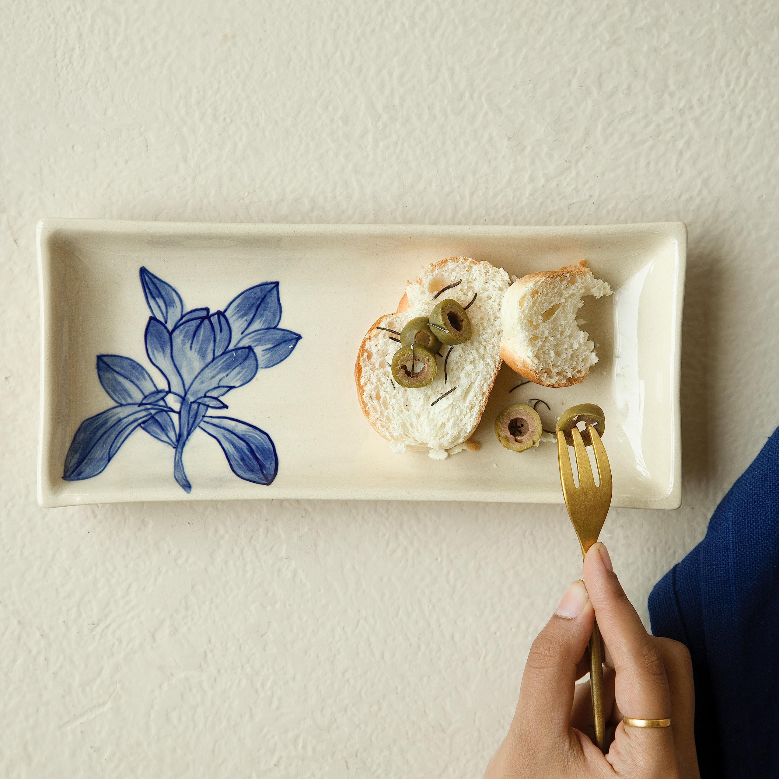 Ellementry Magnolia Ceramic Serving Platter for Serving and Organizing, Platter for Kitchen, Coffee Table & Dining Room Table, Food-Safe Tray for Gifting & Home Decor