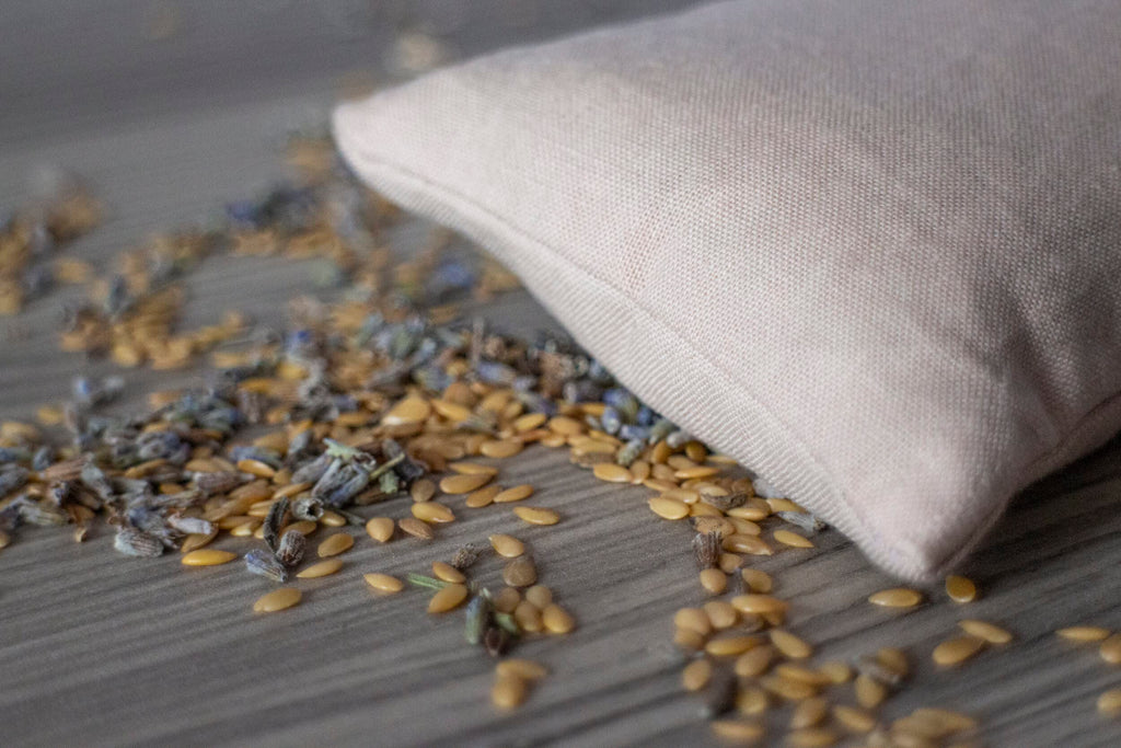 The Yogis Unisex's Organic Eye Pillow Lavender & Flax Seed Eye Pillow - Weighted Eye Pillows for Relaxation Sleeping Meditation Yoga Eye Pillow, Aromatherapy Heated Lavender Eye Mask, Self Care Gifts