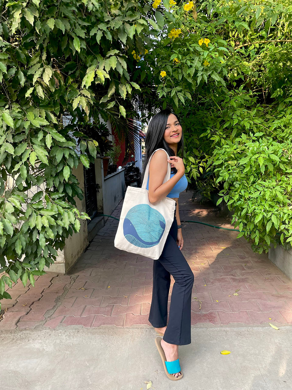Eco Right Canvas Tote Bags for Women with Bag Charms, College Bag for Girls, 100% Organic Cotton Tote Bag with Stylish Keychain Charms, Travel, Shopping & Beach Handbag Combo