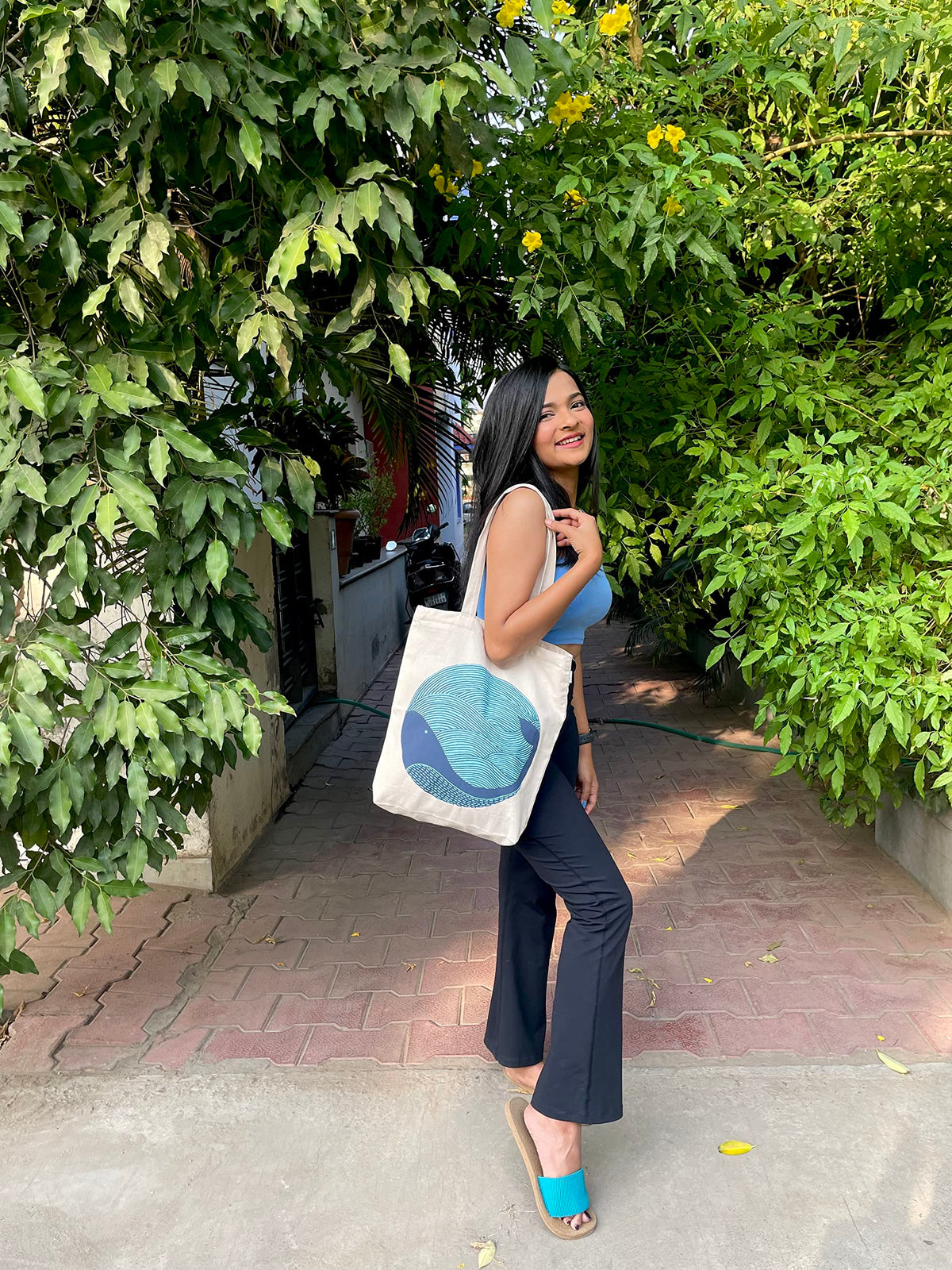 Eco Right Canvas Tote Bags for Women with Bag Charms, College Bag for Girls, 100% Organic Cotton Tote Bag with Stylish Keychain Charms, Travel, Shopping & Beach Handbag Combo