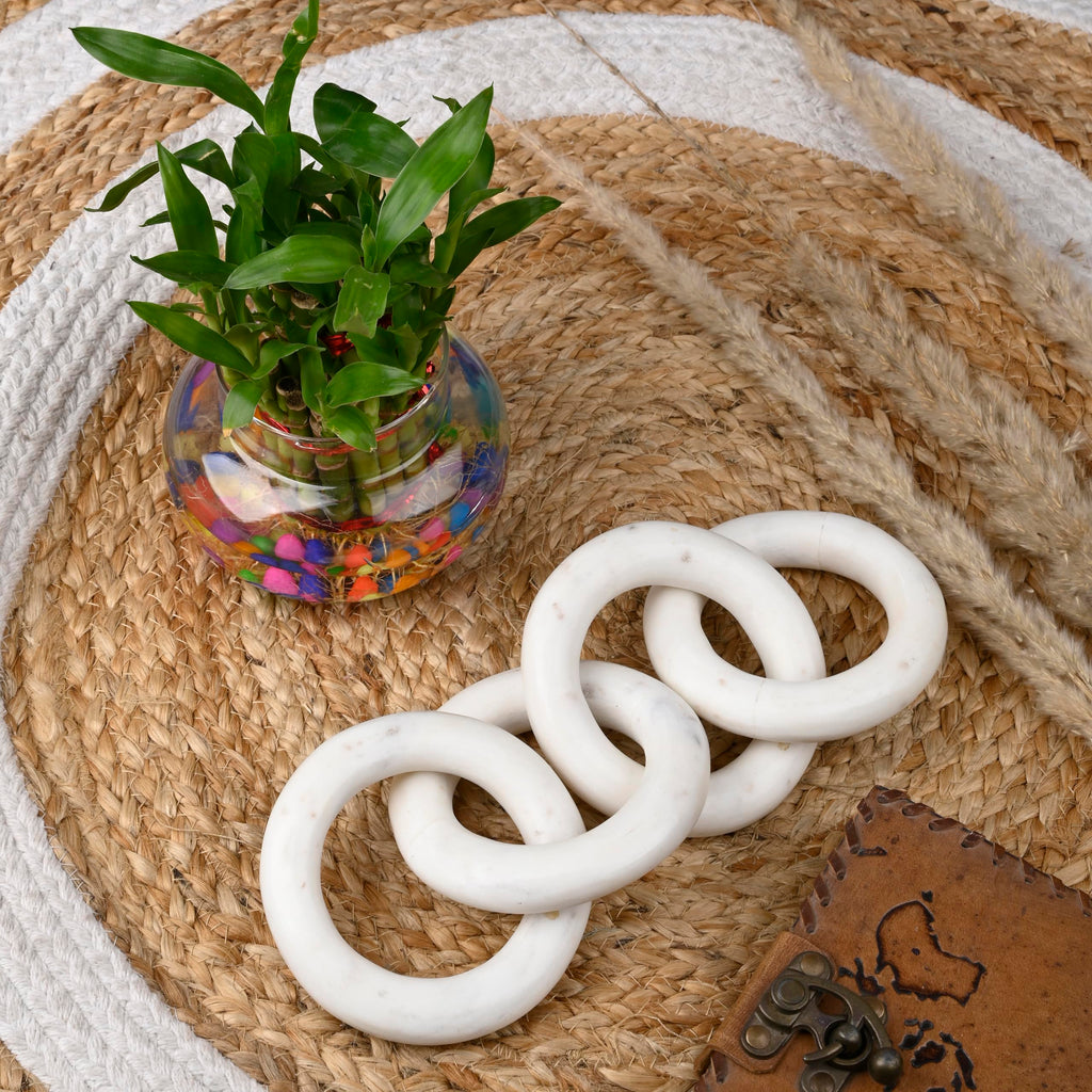 SAUDEEP INDIA Elegant 4-Link Marble Chain Link Knot- Modern Coffee Table Decor Items- Bookshelf Home Decor, Table Decorations for Living Room or Office(Circle White)