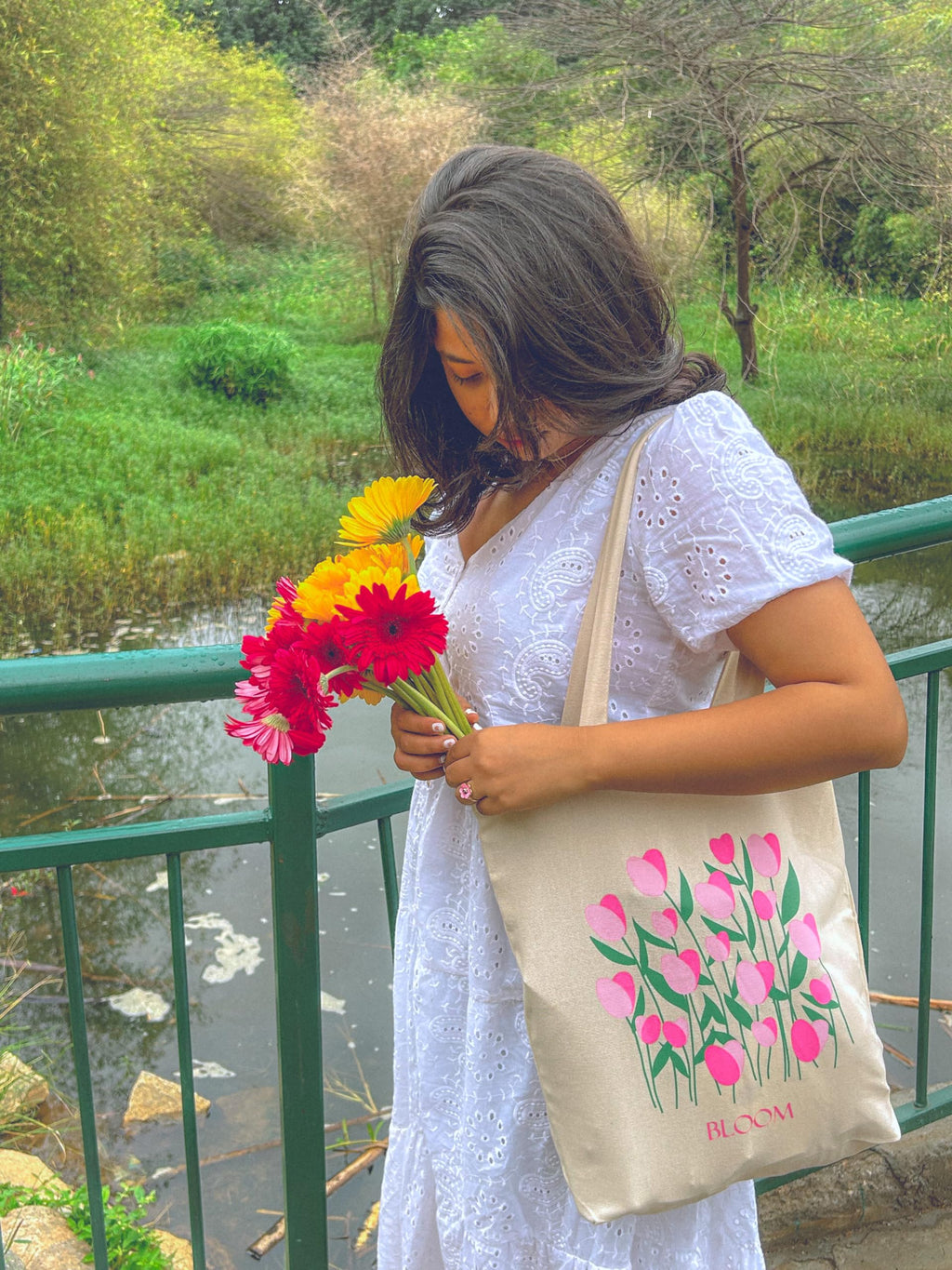 Eco Right Canvas Tote Bags for Women with Zip, College Bag for Girls, 100% Organic Cotton Tote Bag for Shopping, Travel & beach bags for women (Bloom)