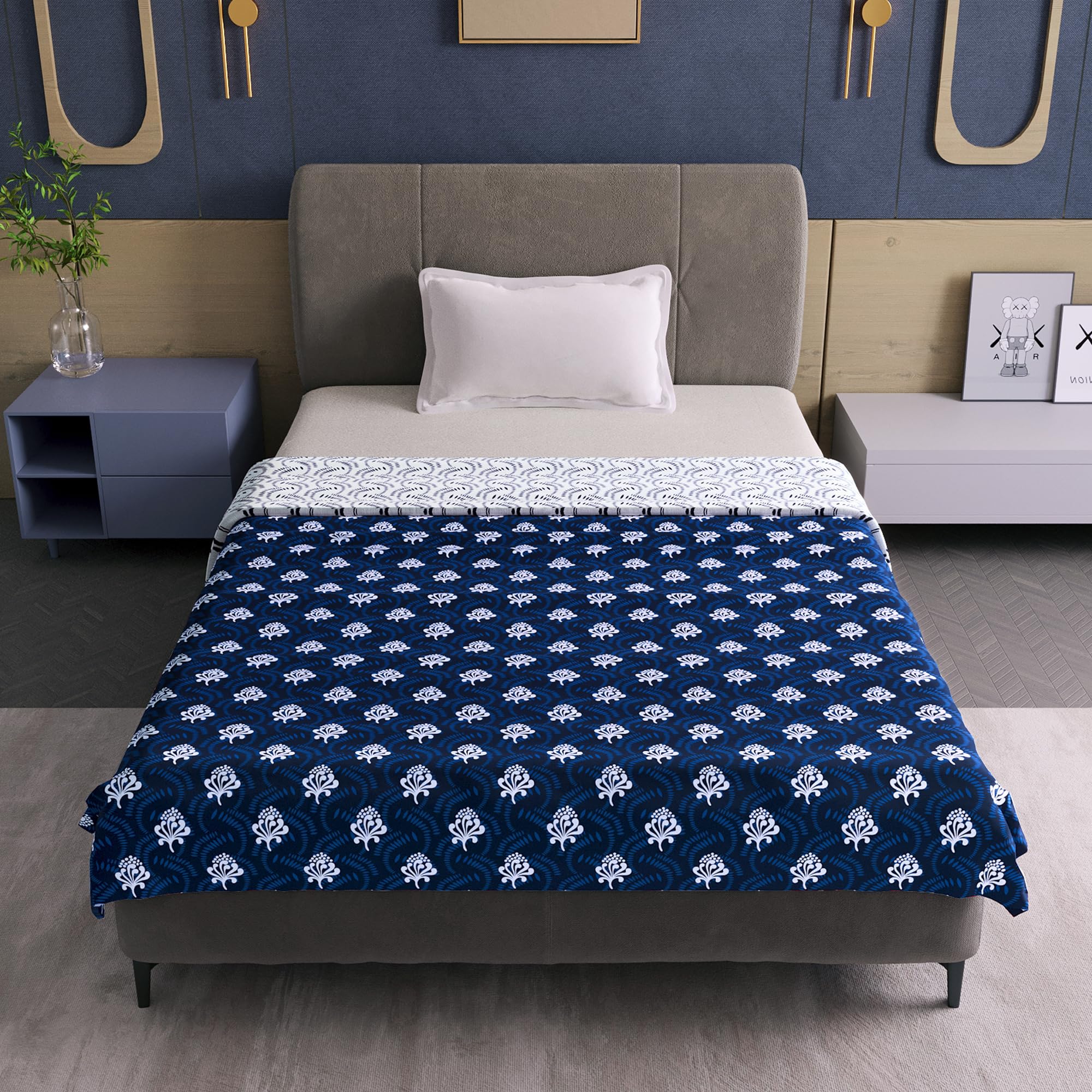 Divine Casa Printed Microfiber 120 GSM Reversible Dohar Blanket for Single Bed | Lightweight AC Blanket, Navy Blue & White, 140 x 210 cm Kafalo