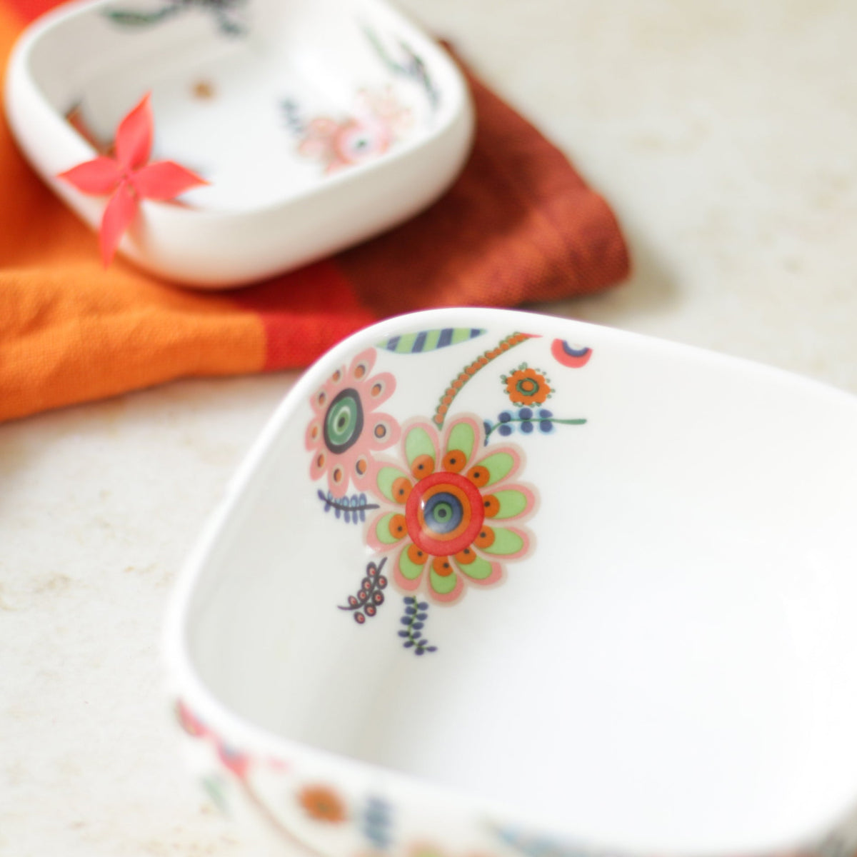 Floral Bowl with Handle Nestasia