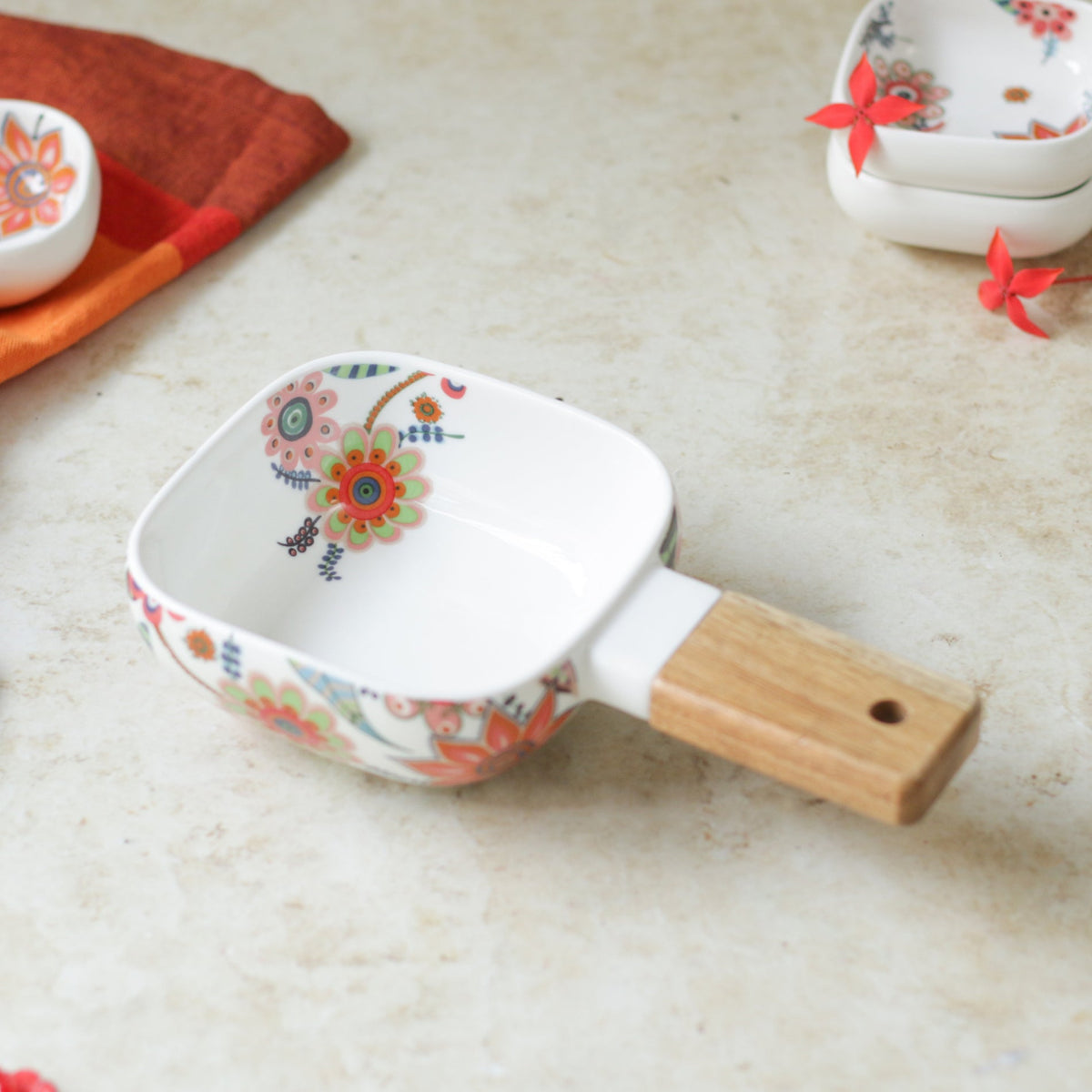 Floral Bowl with Handle Nestasia