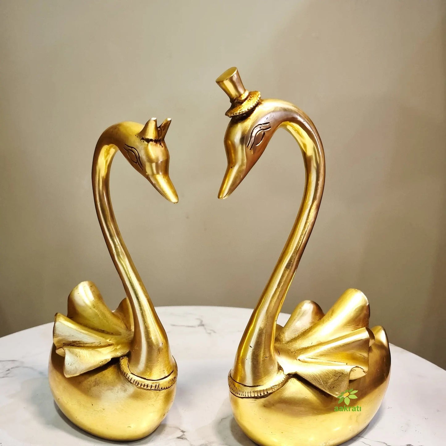 Handcrafted Brass Swan Pair Statue | Swan Showpiece for Couples, Weddings & Housewarming Gifts | Brass Swan Pair (Yellow, 8 Inches)