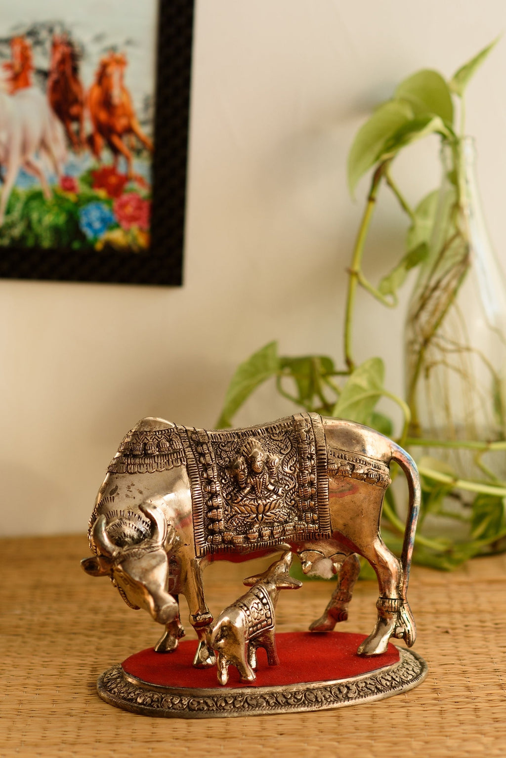 White Metal Decorative Kamadhenu Cow With Calf Statue Animal Figurines Kafalo