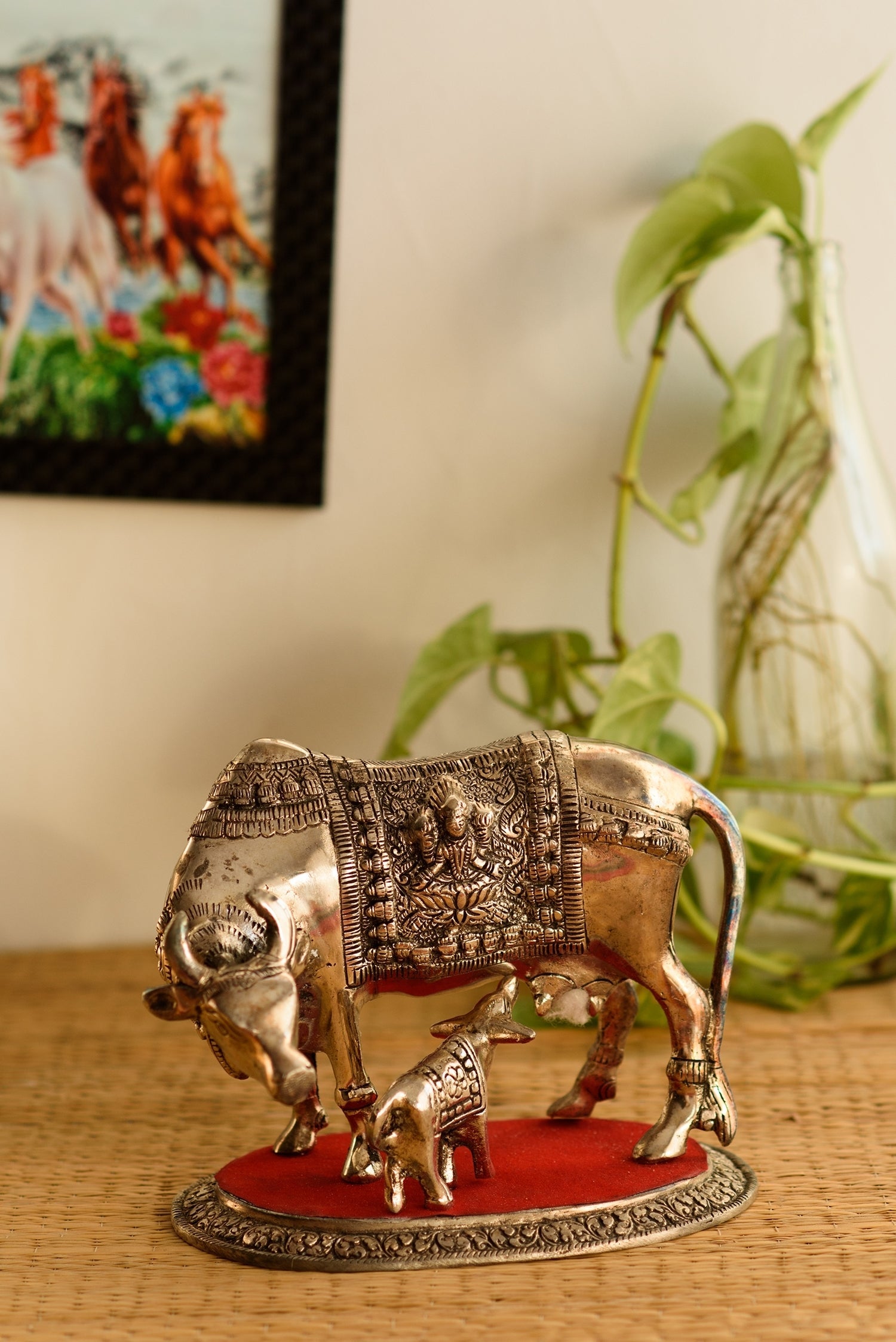 White Metal Decorative Kamadhenu Cow With Calf Statue Animal Figurines Kafalo