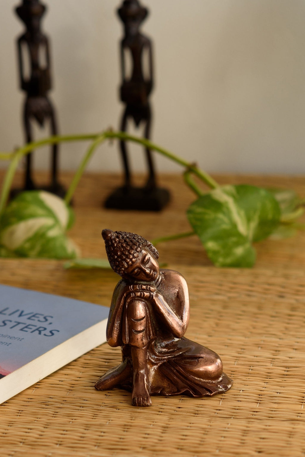 Brown Metal Resting Buddha On Knee Statue Kafalo