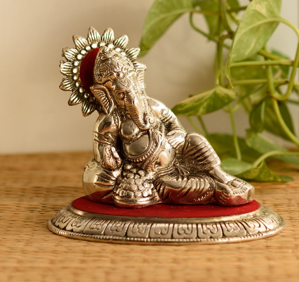 White Metal Silver and Red Lord Ganesha Idol Kafalo