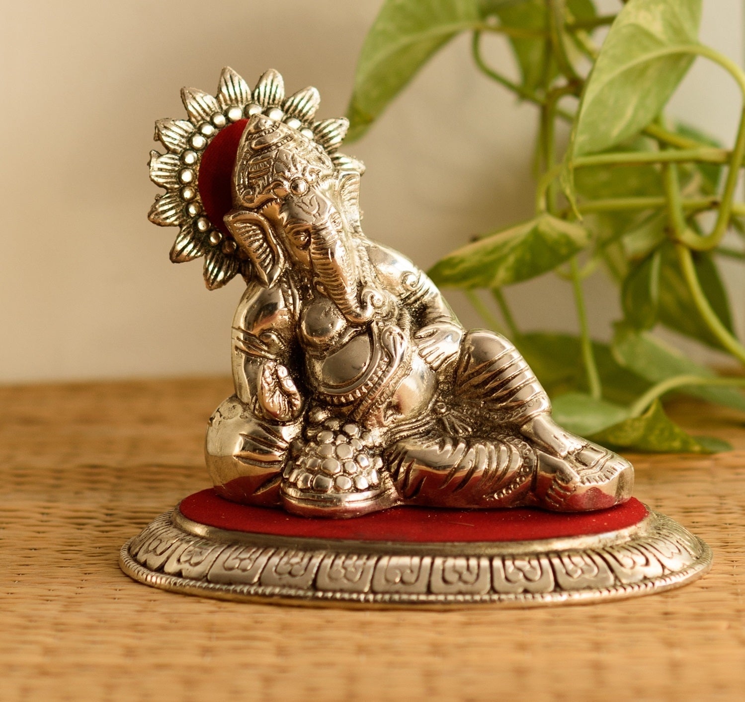 White Metal Silver and Red Lord Ganesha Idol Kafalo