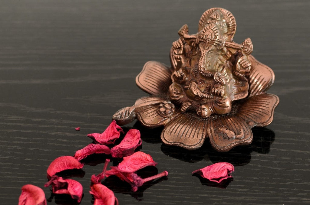 Metal Lord Ganesha Idol On Flower Kafalo