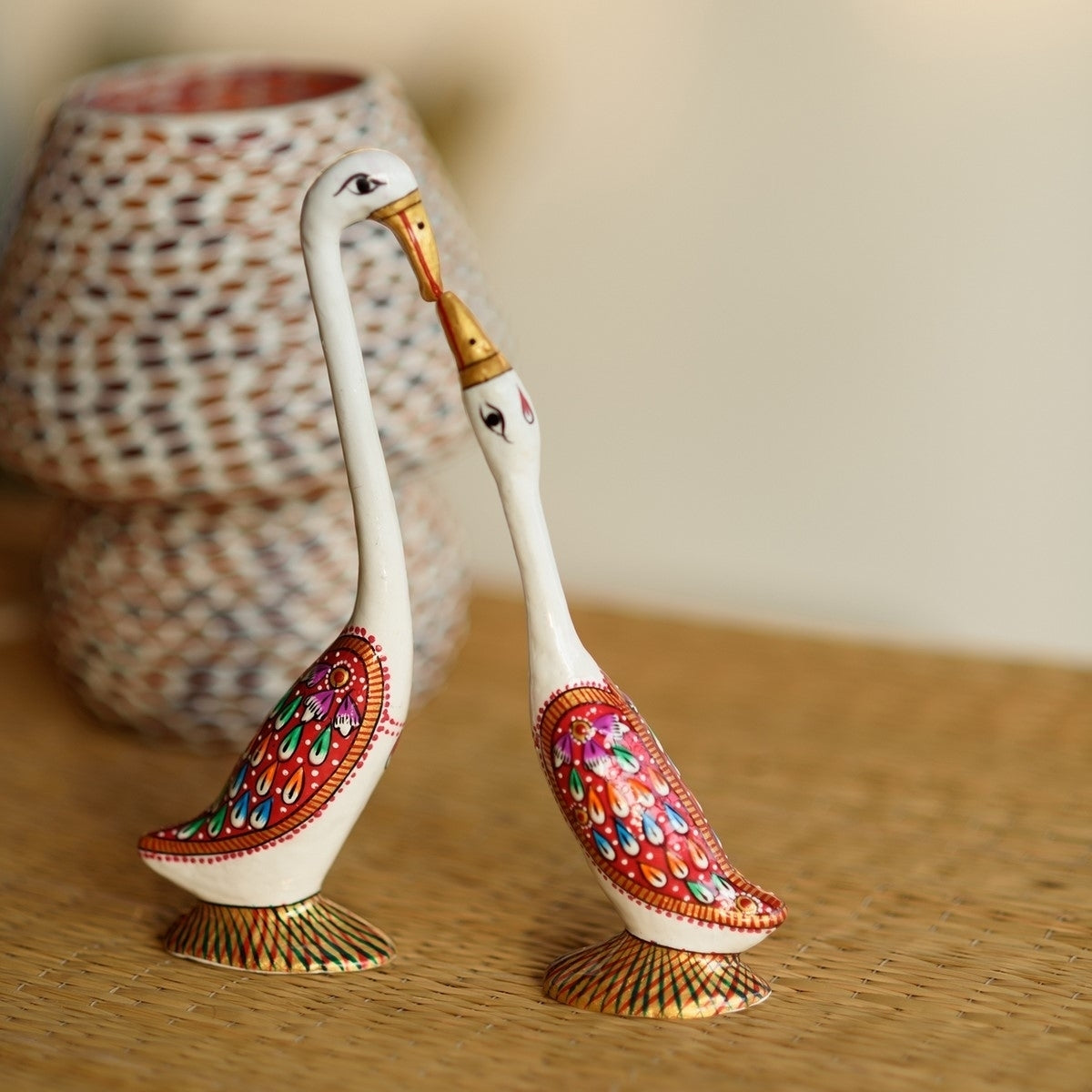 Meenakari Metal White Loving swan couple showpiece Kafalo