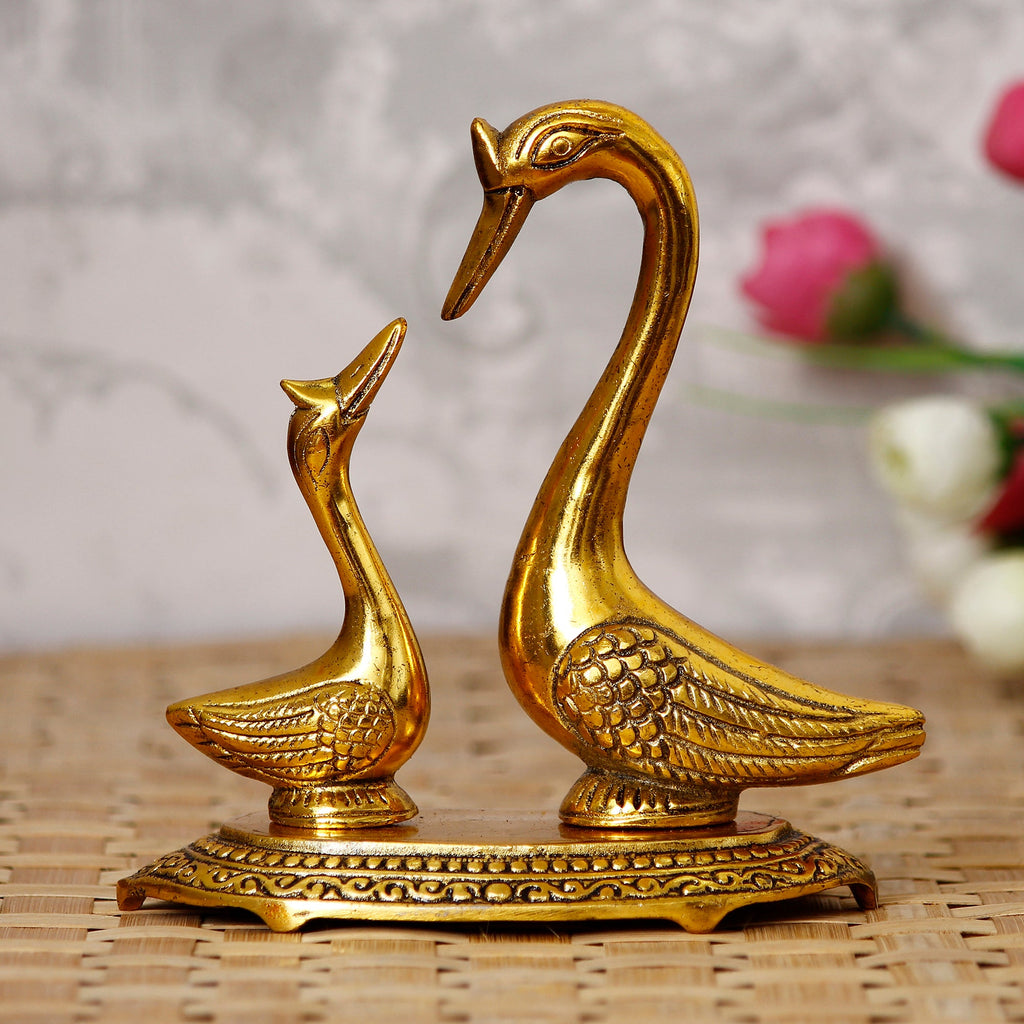Golden Metal Loving Swan Couple Decorative statue Kafalo