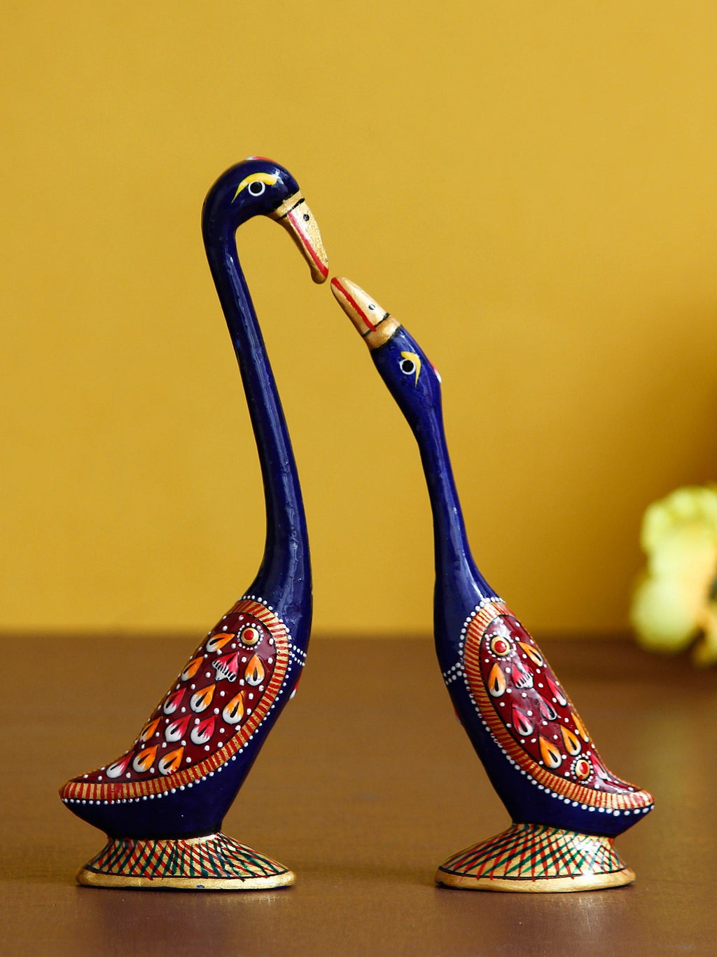 Red and Blue Metal Loving Swan Couple Showpiece Kafalo