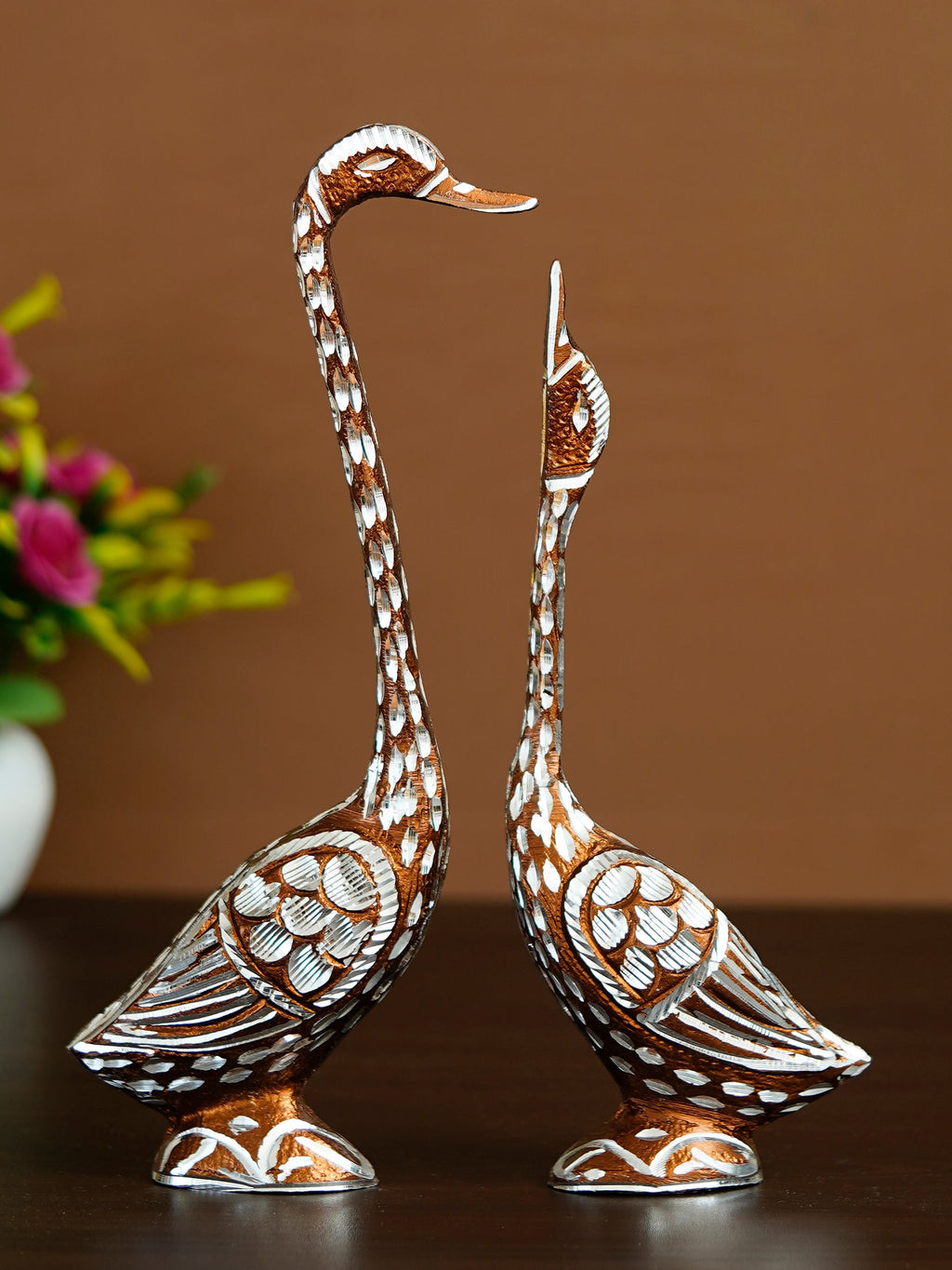 Brown Metal Kissing Swan Couple Handcrafted Decorative Figurine Kafalo