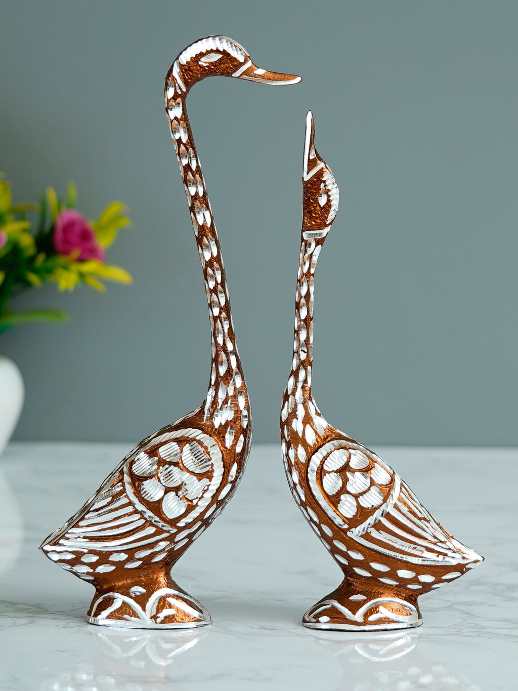 Brown Metal Kissing Swan Couple Handcrafted Decorative Figurine Kafalo