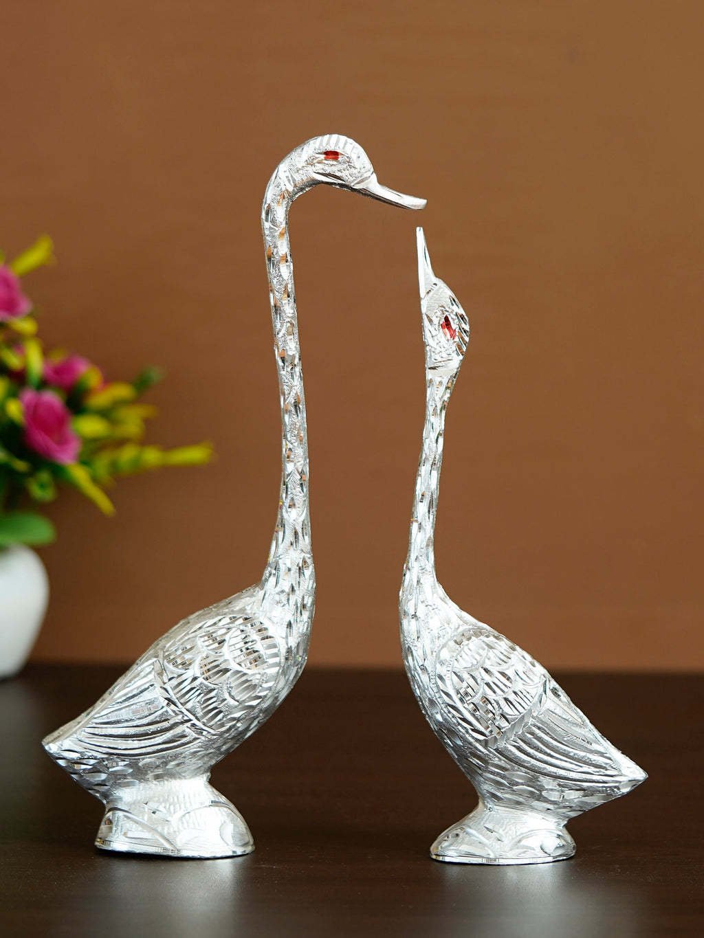 Silver Metal Kissing Swan Couple Handcrafted Decorative Figurine Kafalo